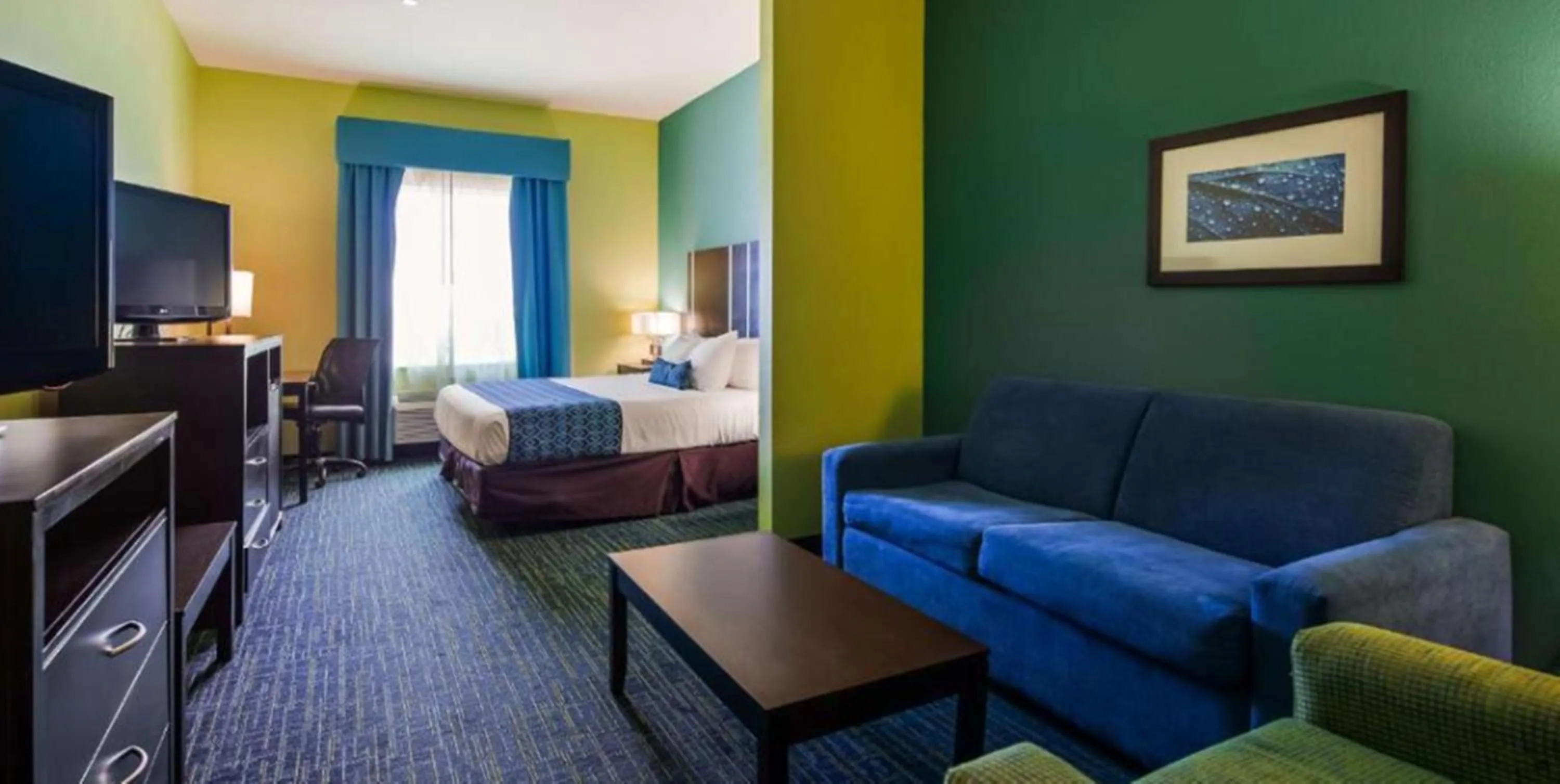 Bed in Best Western Plus Carrizo Springs Inn & Suites