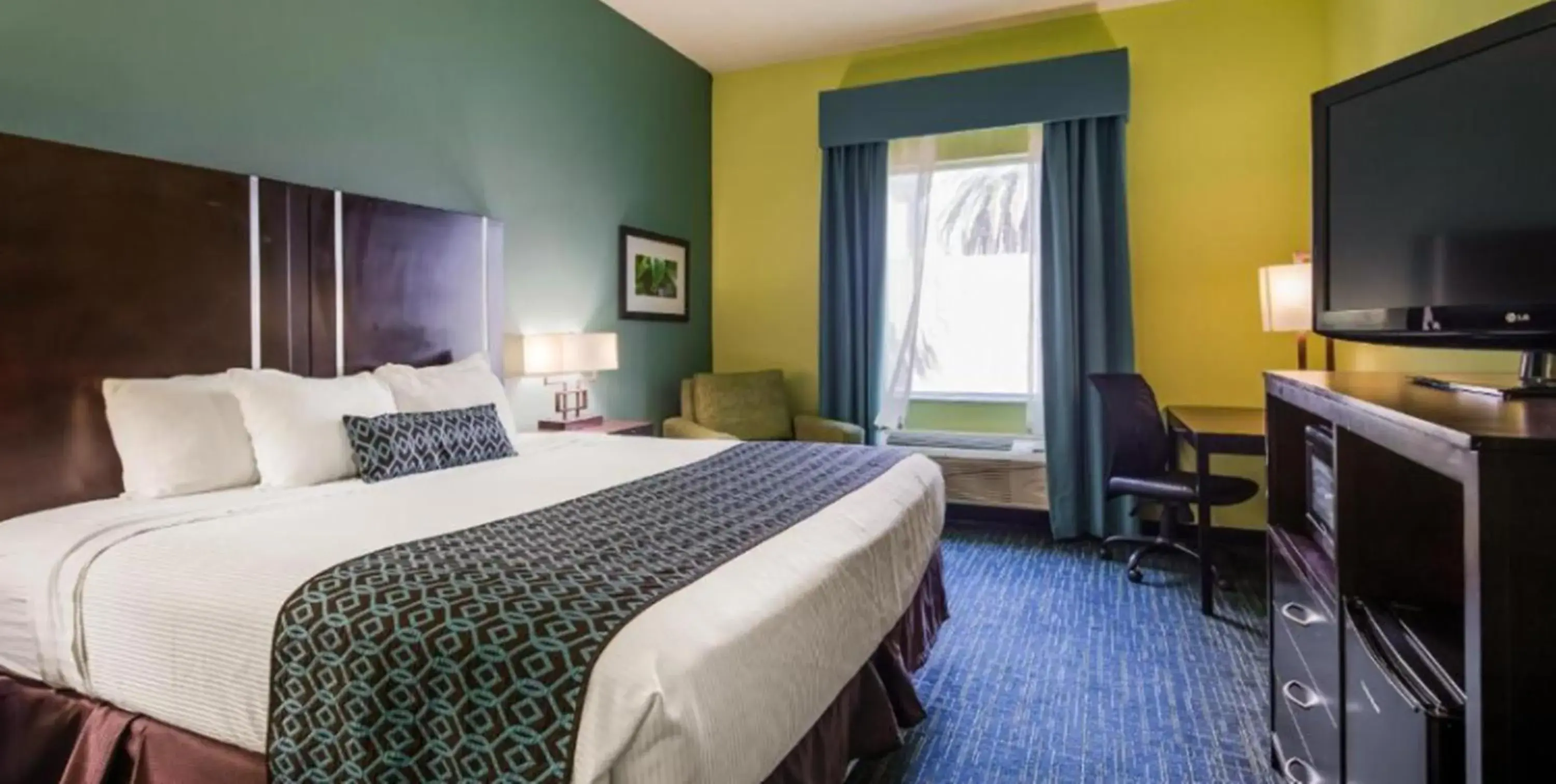 Bed in Best Western Plus Carrizo Springs Inn & Suites Bed in Best Western Plus Carrizo Springs Inn & Suites