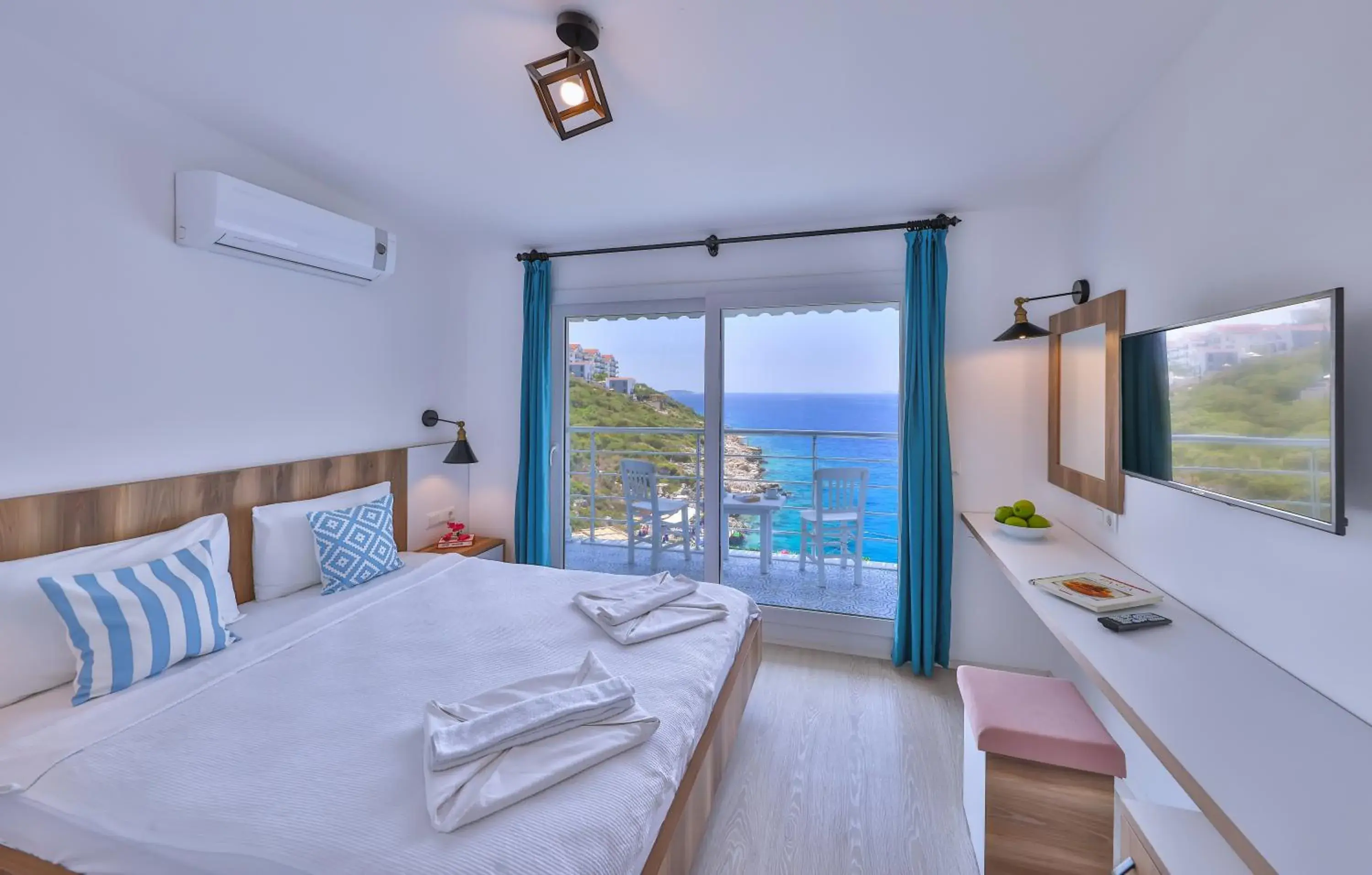 Deluxe Double Room with Balcony and Sea View - single occupancy in Arpia Hotel Deluxe Double Room with Balcony and Sea View - single occupancy in Arpia Hotel