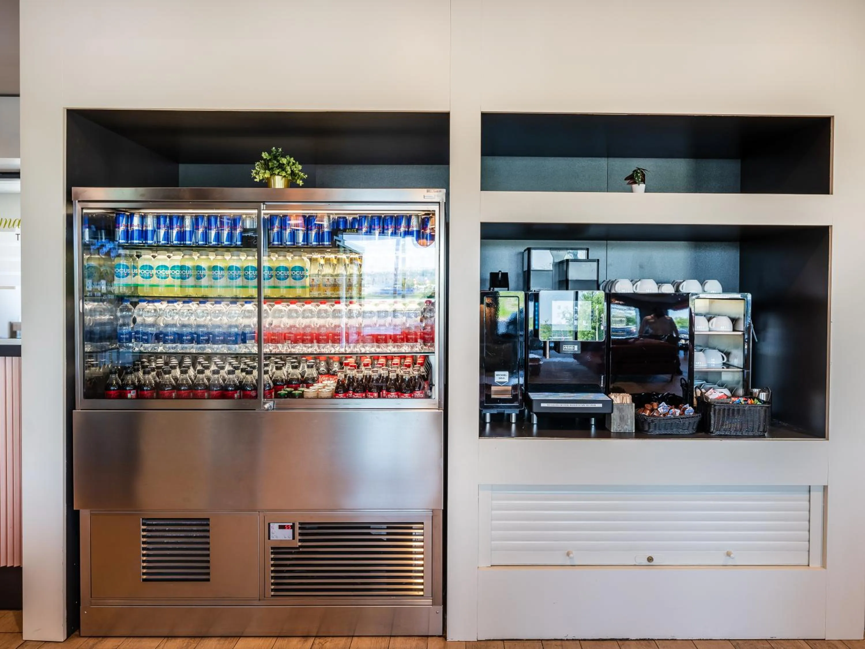 Food in B&B HOTEL Zürich Airport