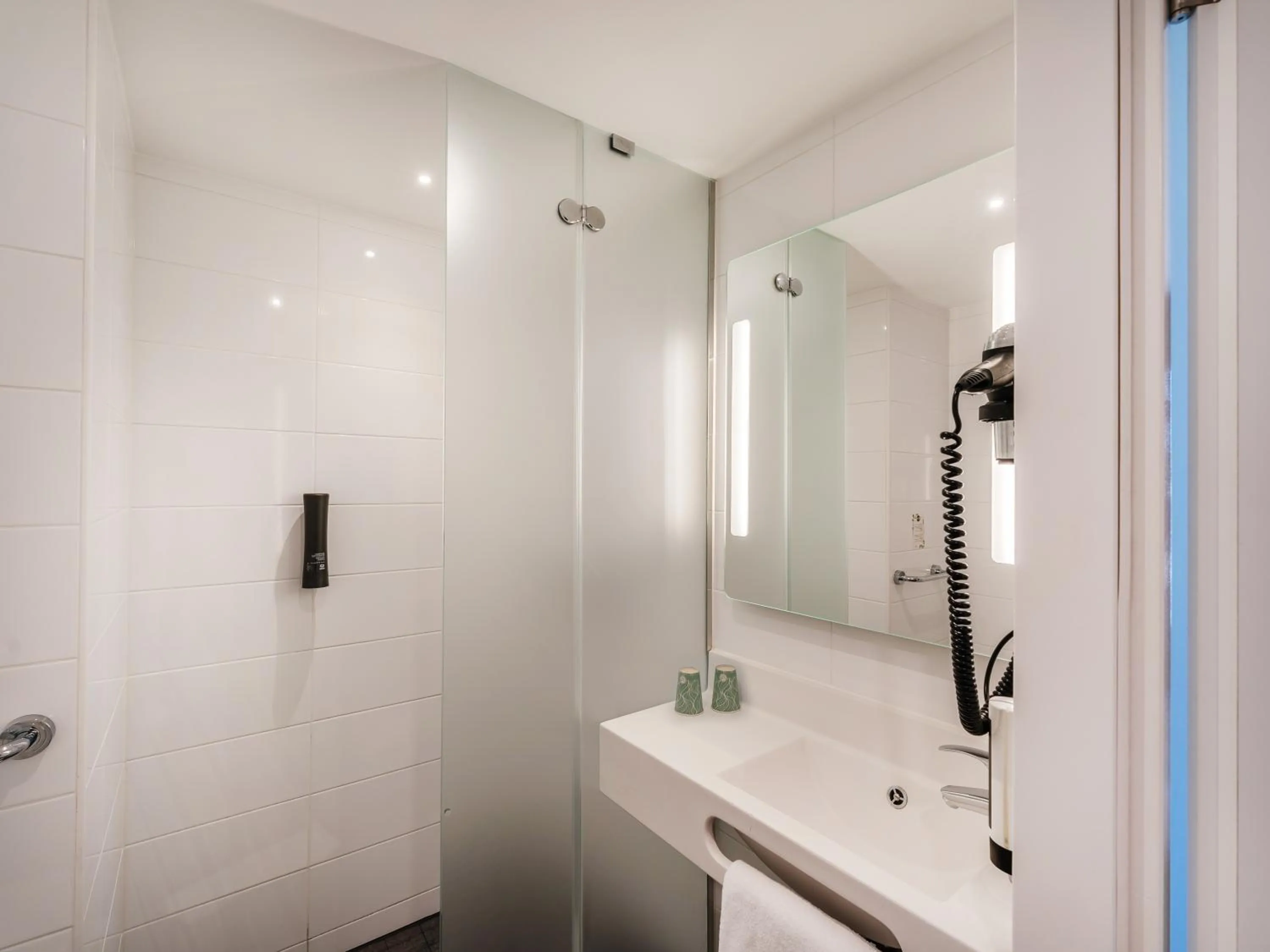 Bathroom in B&B HOTEL Zürich Airport