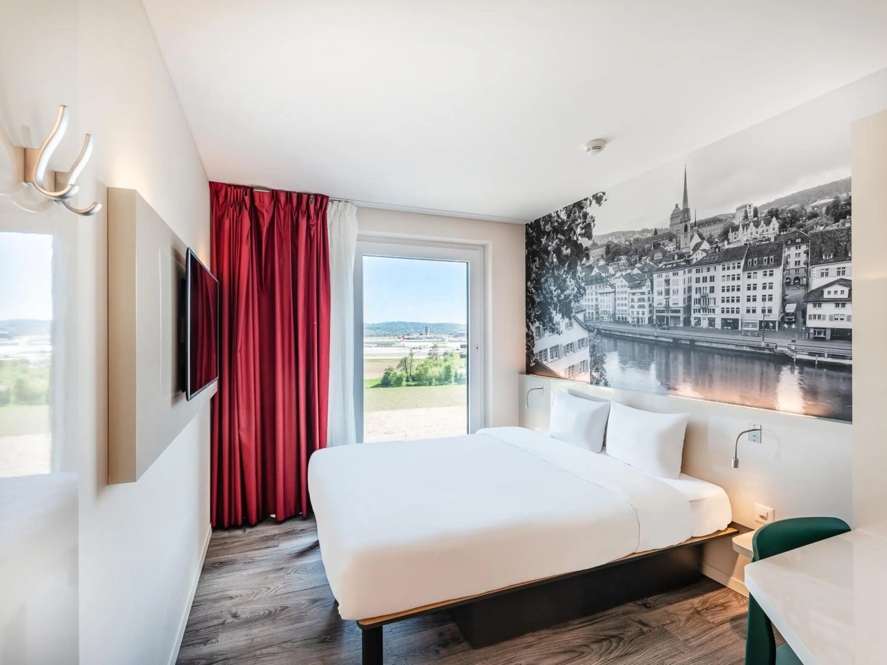 Bed in B&B HOTEL Zürich Airport