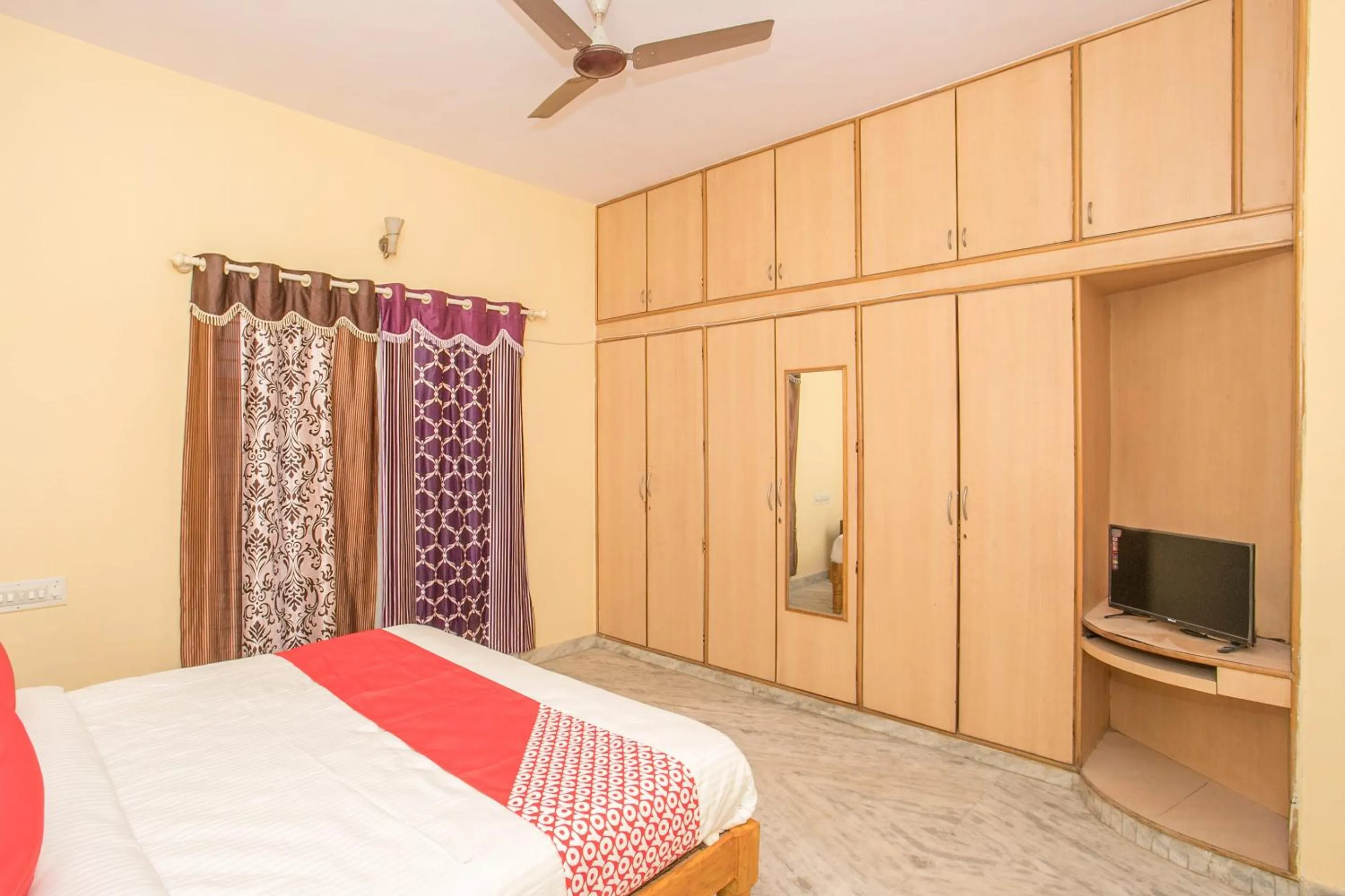 Bedroom in Hotel O Sai Kuteer Near Ragigudda Sri Prasanna Anjaneyaswamy Temple