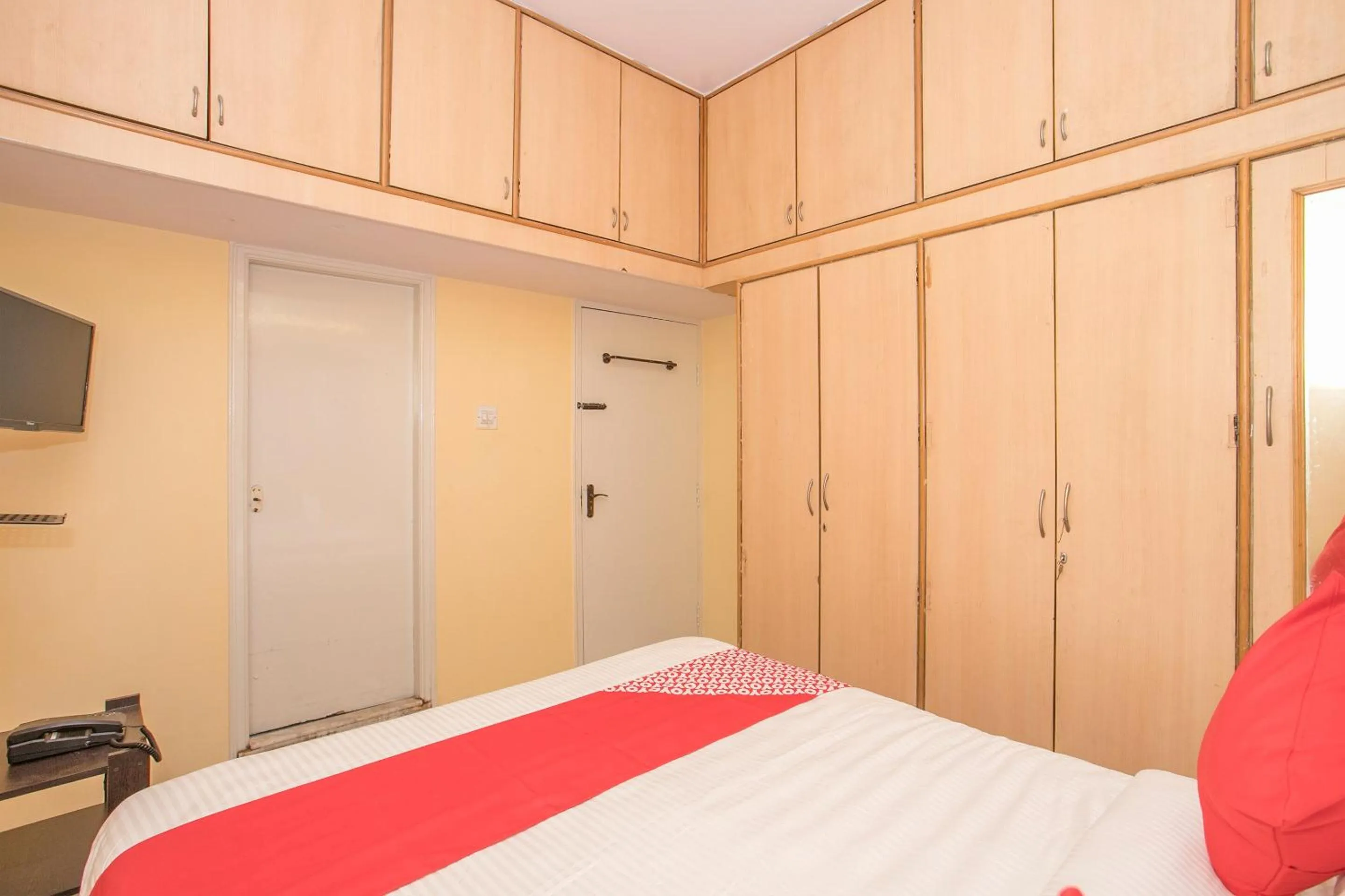 Bedroom in Hotel O Sai Kuteer Near Ragigudda Sri Prasanna Anjaneyaswamy Temple