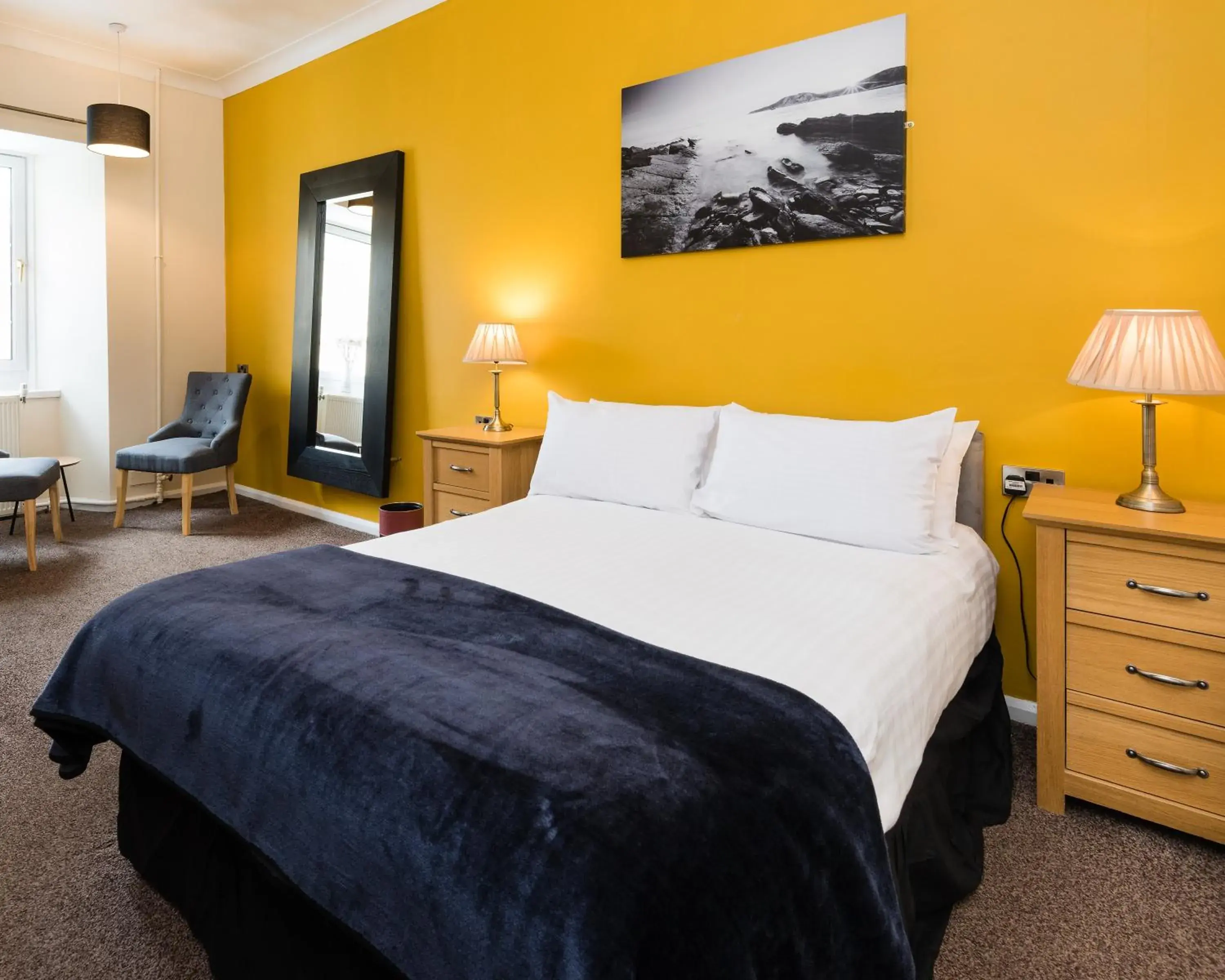 King Room with River View in Killin Hotel King Room with River View in Killin Hotel