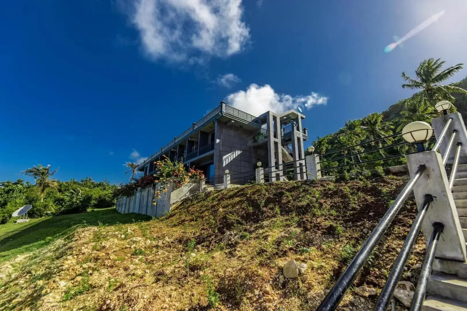 Property building in Saipan Skyline Designers Hotel Property building in Saipan Skyline Designers Hotel