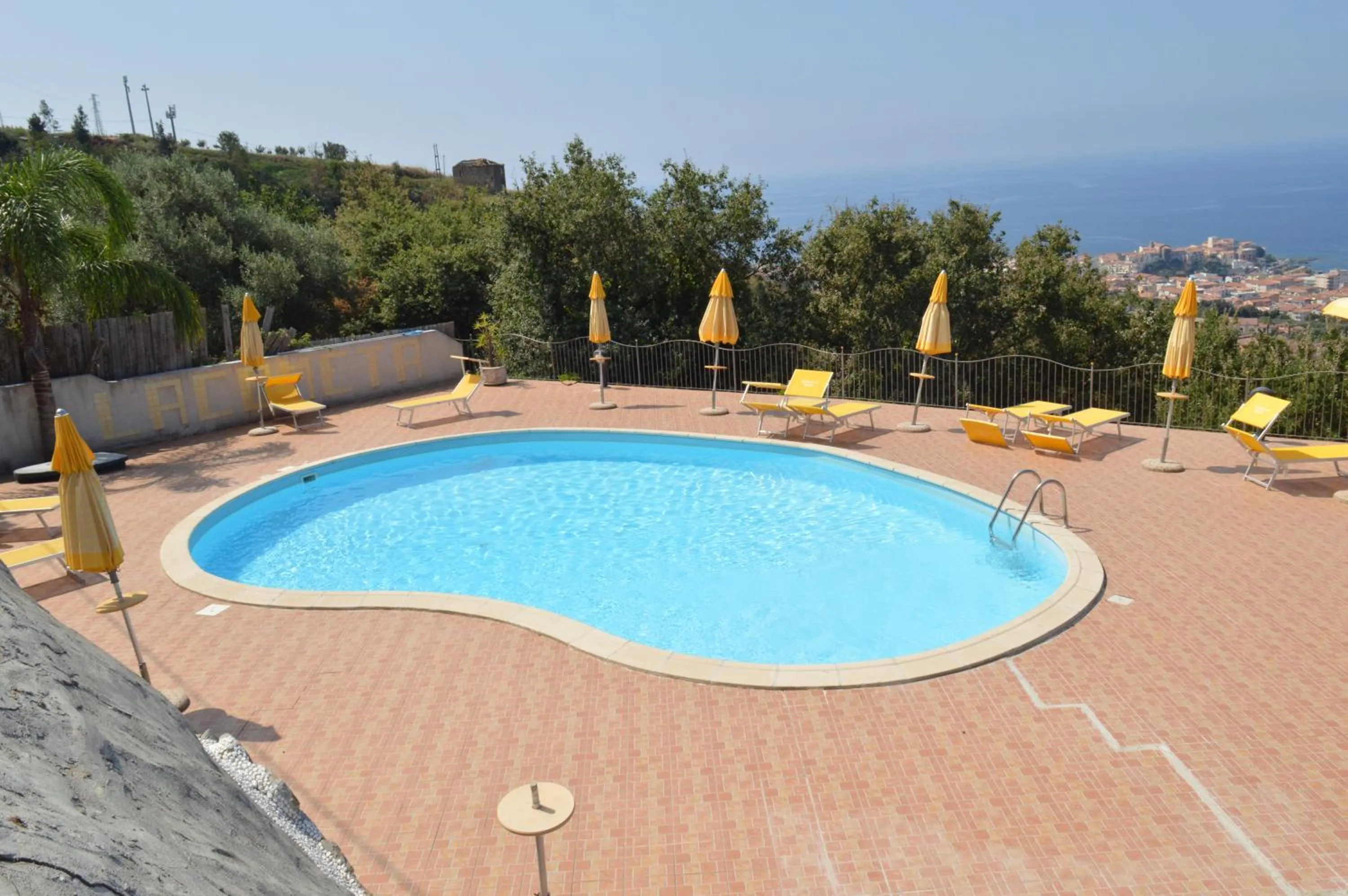 Property building in Hotel La Cometa