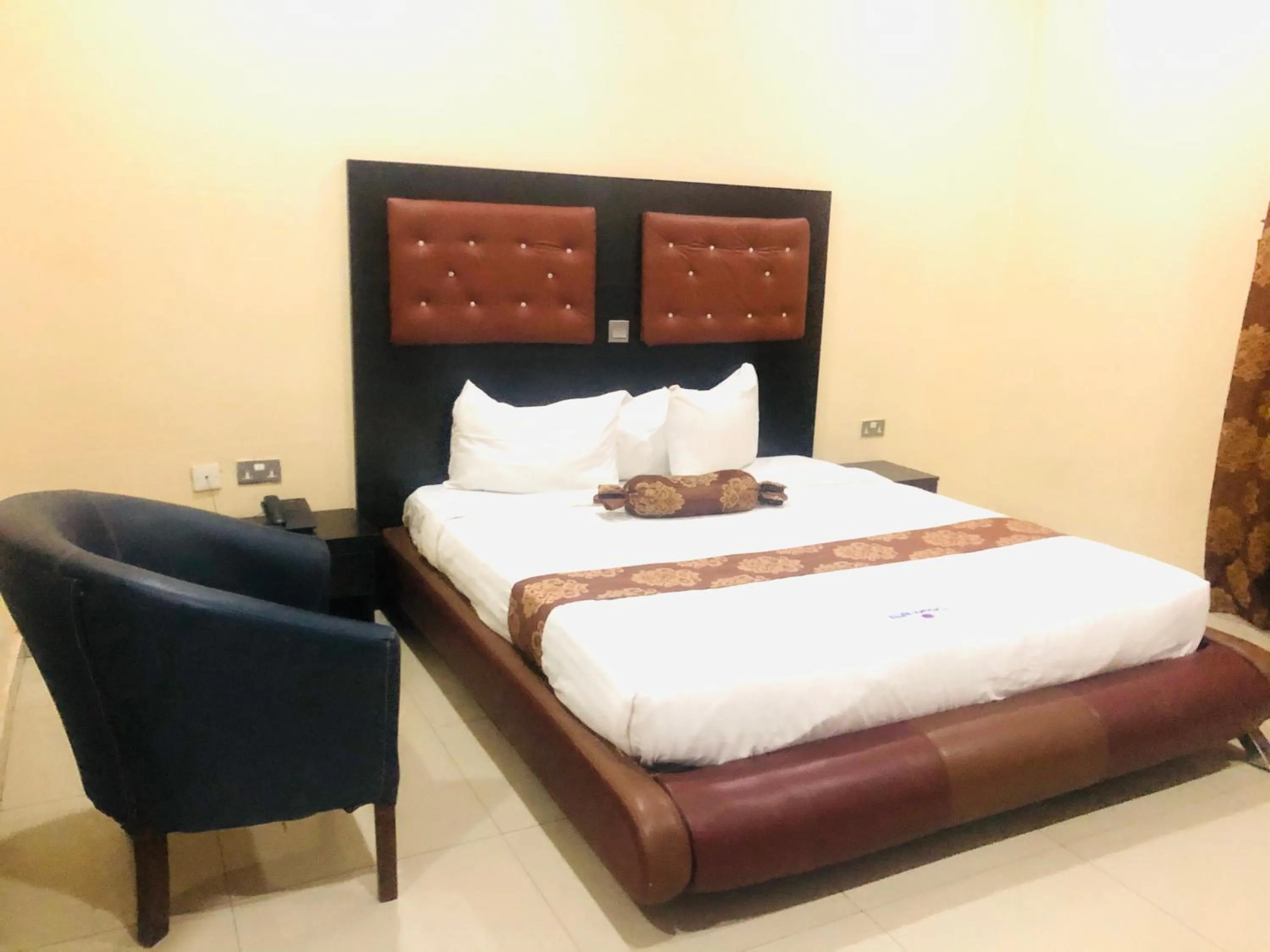 Bed in Mayor's & Diplomat Suite - GRA