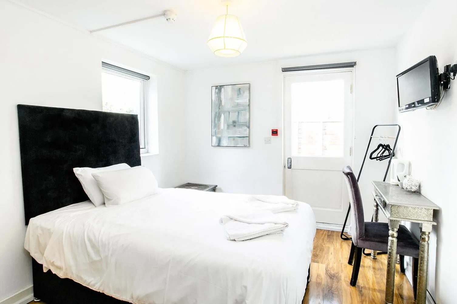 Bed in Cambridge House Hotel