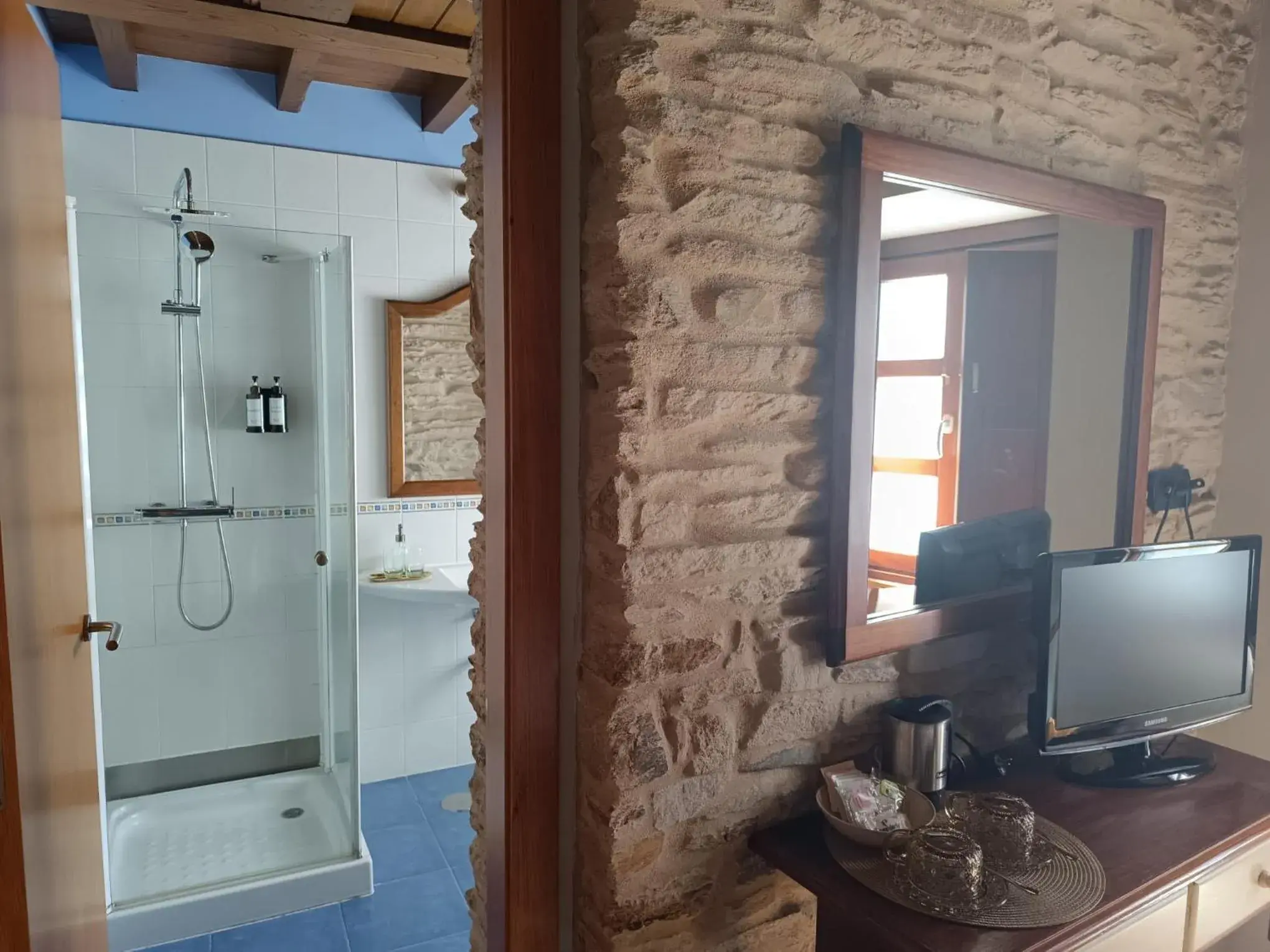 Double Room with Garden View in Hostal Pension Artilleiro Double Room with Garden View in Hostal Pension Artilleiro