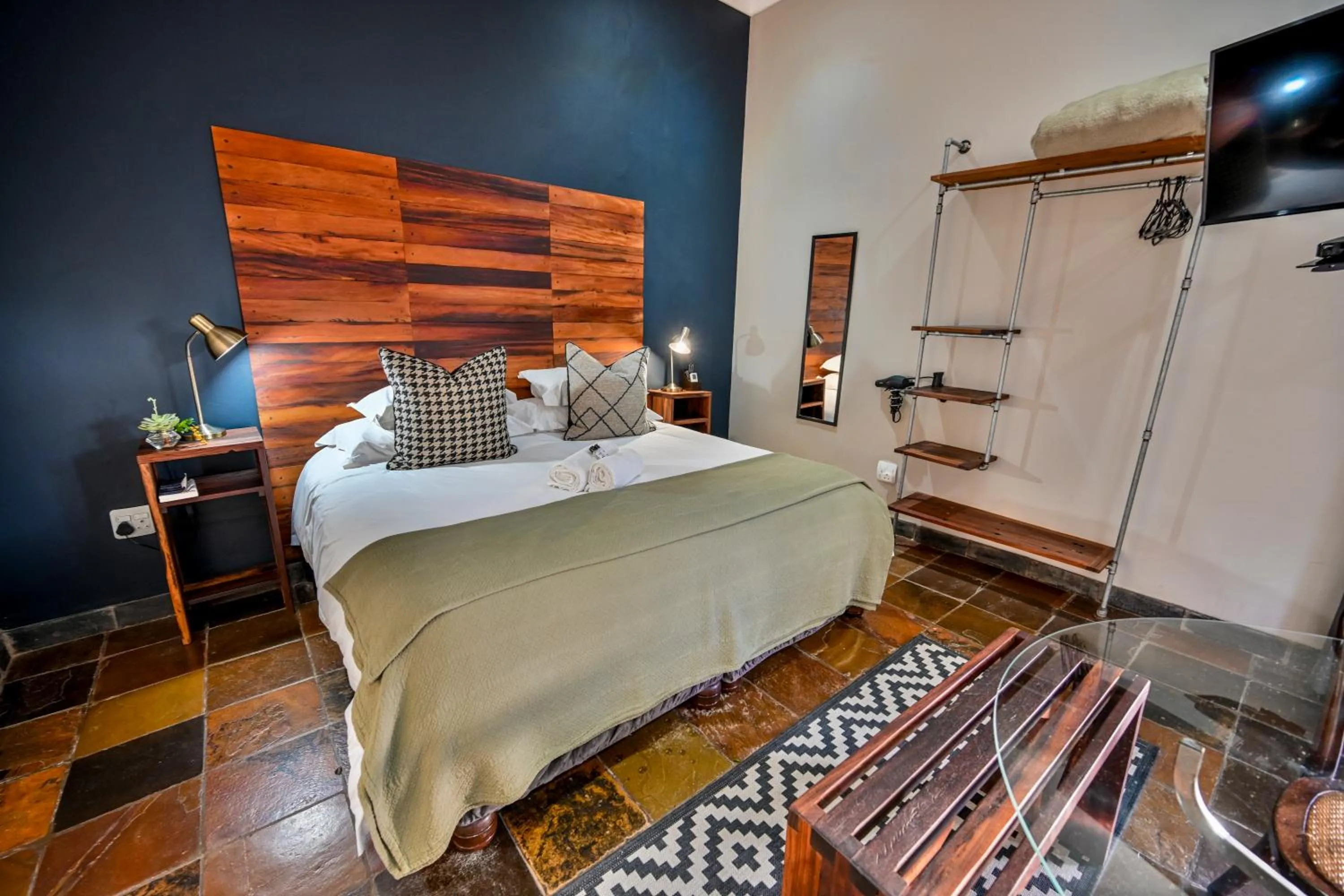 Bedroom, Bed in Blue Rain Guest House