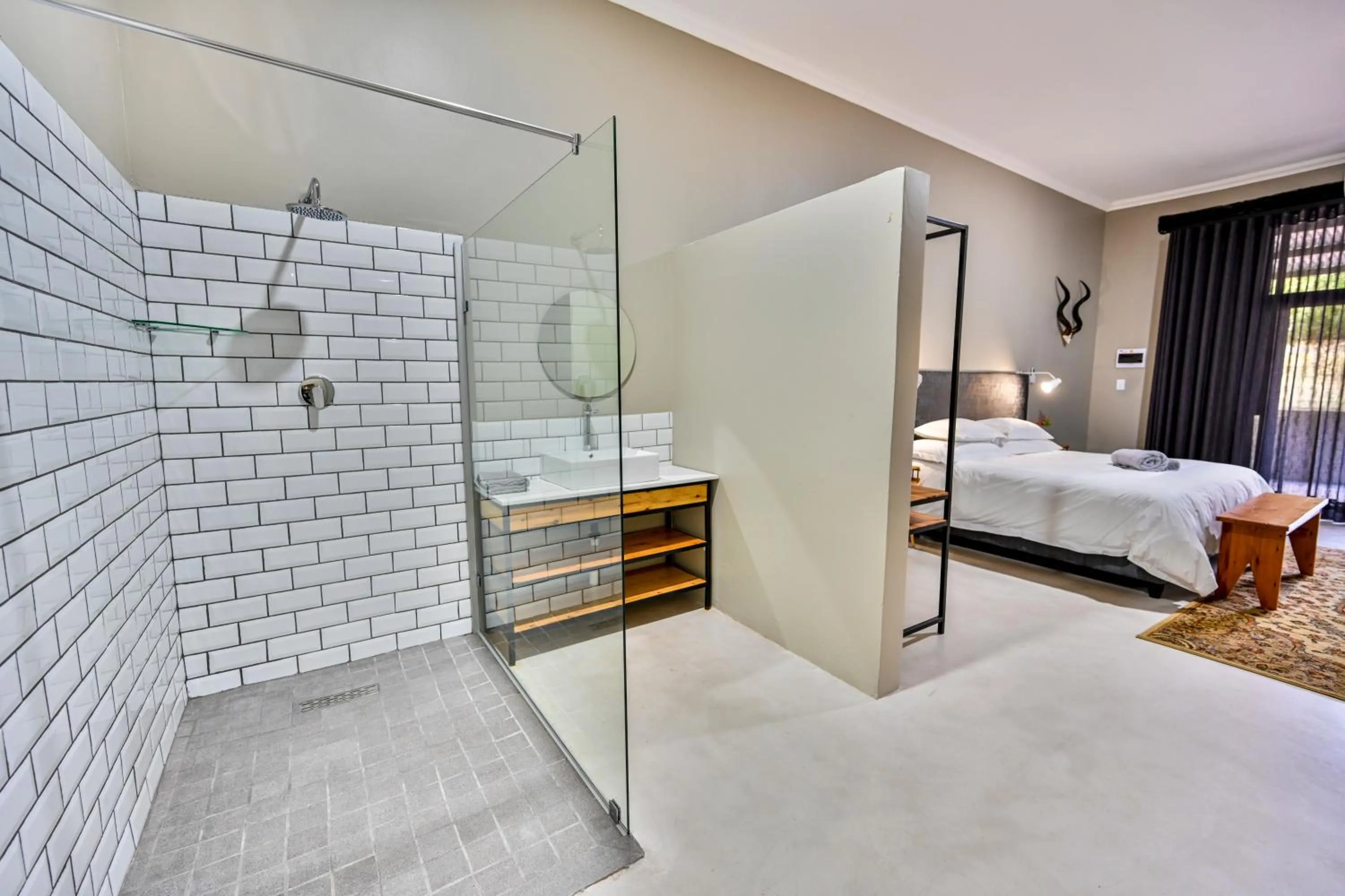 Bathroom, Bed in Blue Rain Guest House