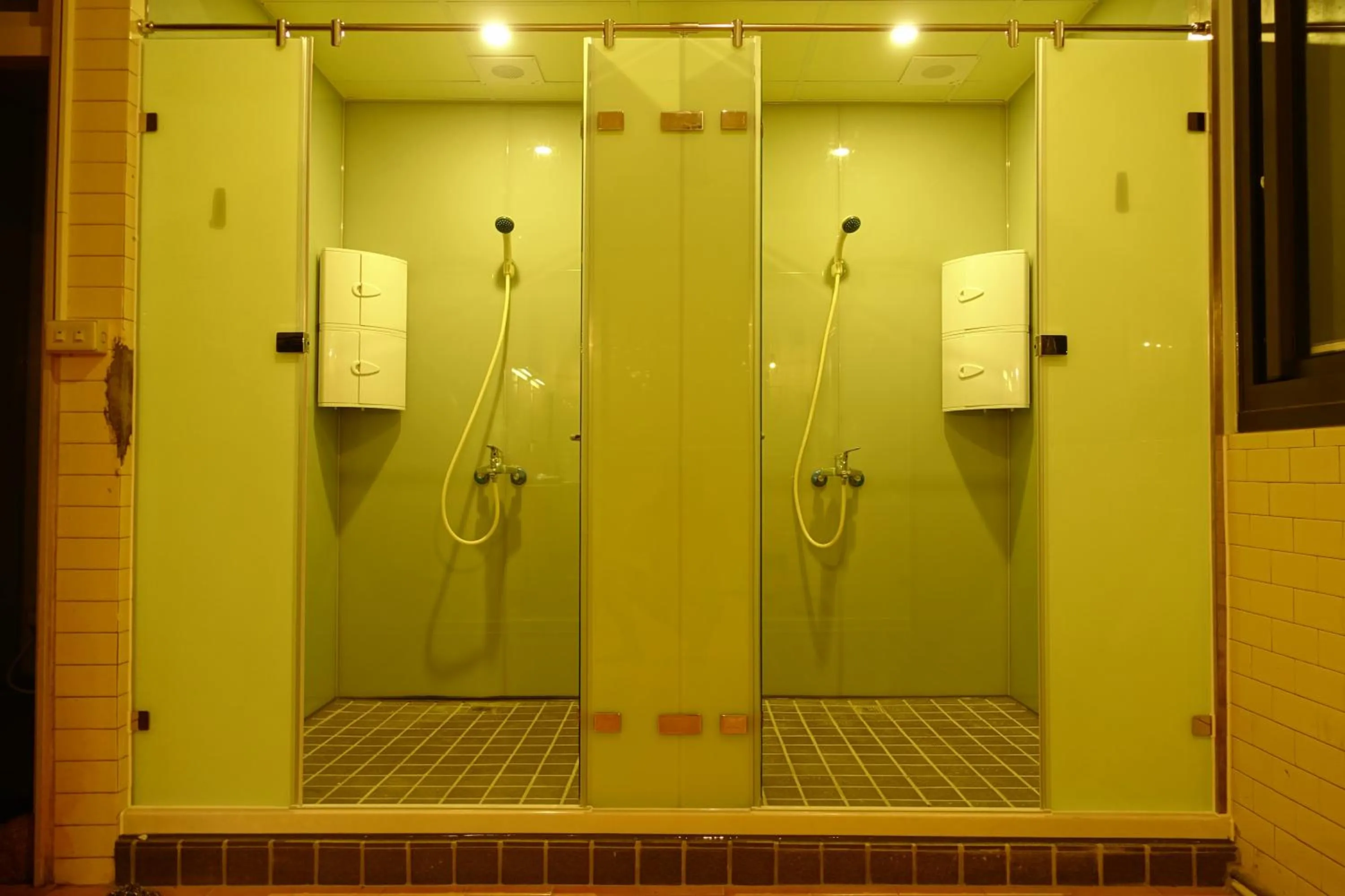 Shower in Chiayi Petite Hostel