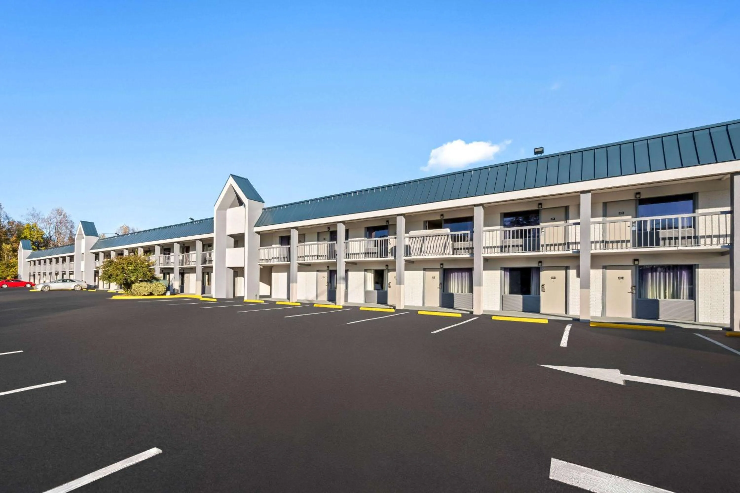 Property building in Super 8 by Wyndham Garysburg/Roanoke Rapids