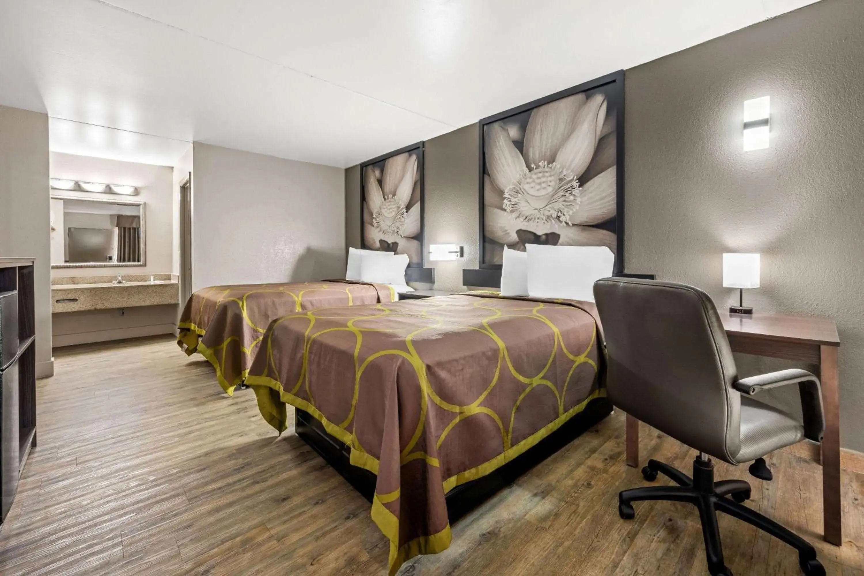 Bed in Super 8 by Wyndham Garysburg/Roanoke Rapids Bed in Super 8 by Wyndham Garysburg/Roanoke Rapids