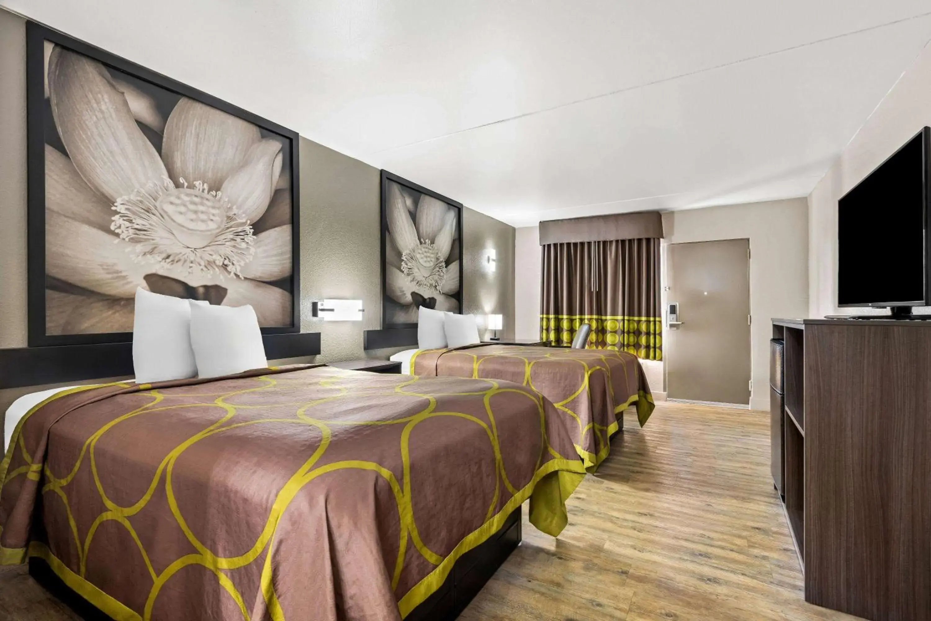 Bed in Super 8 by Wyndham Garysburg/Roanoke Rapids Bed in Super 8 by Wyndham Garysburg/Roanoke Rapids