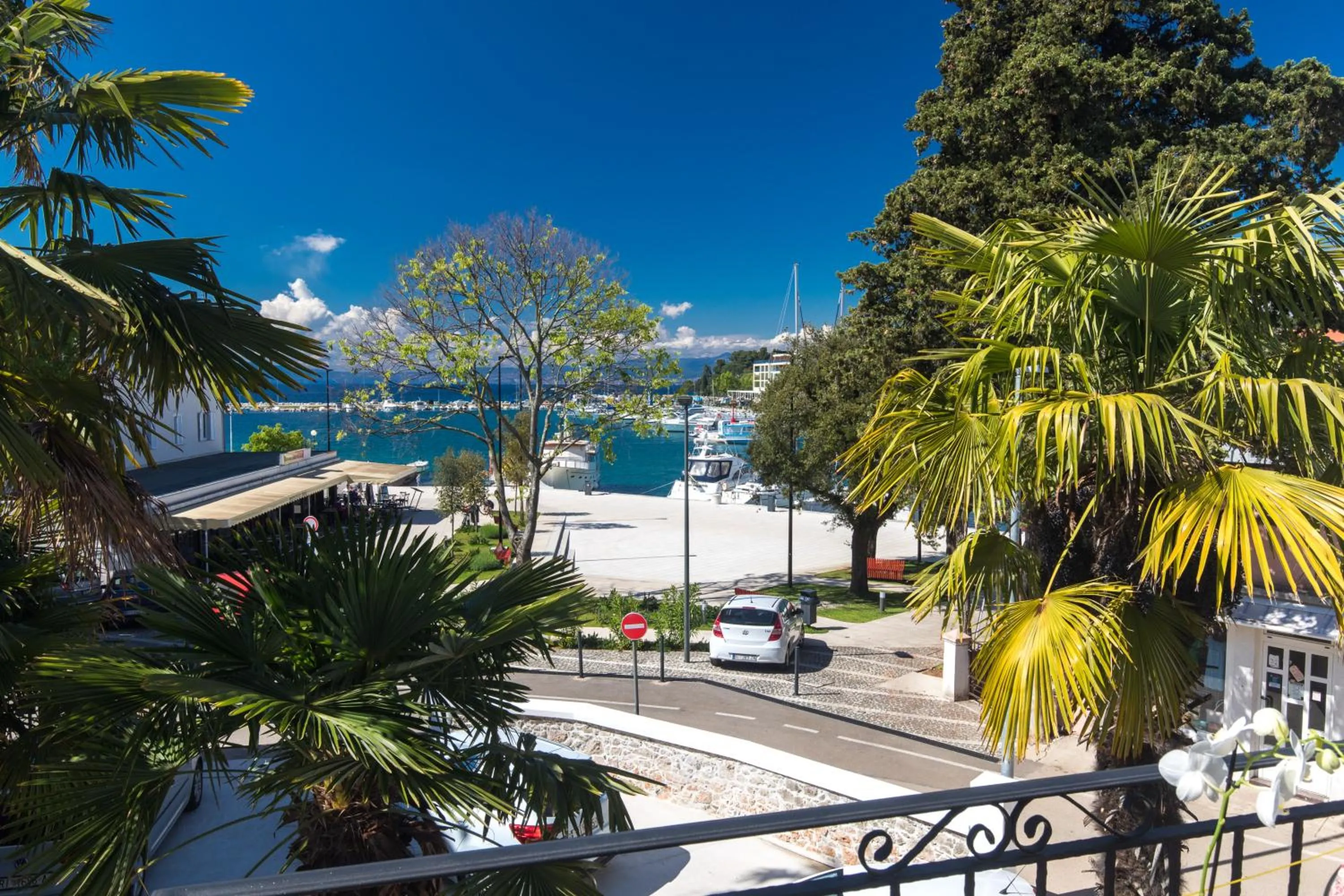 Sea view in Apartments Ivona