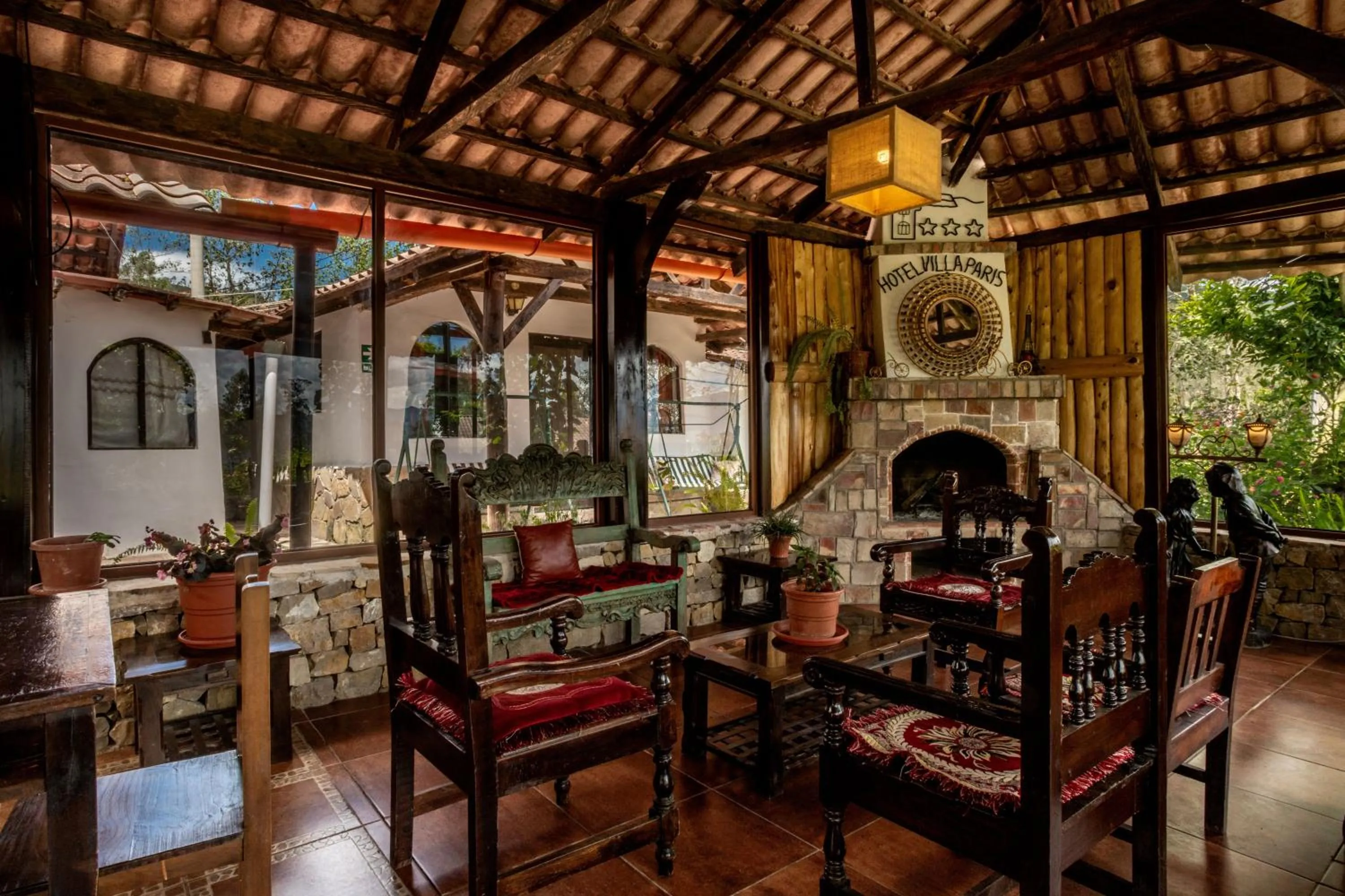 Restaurant/places to eat in Hotel Villa de Paris