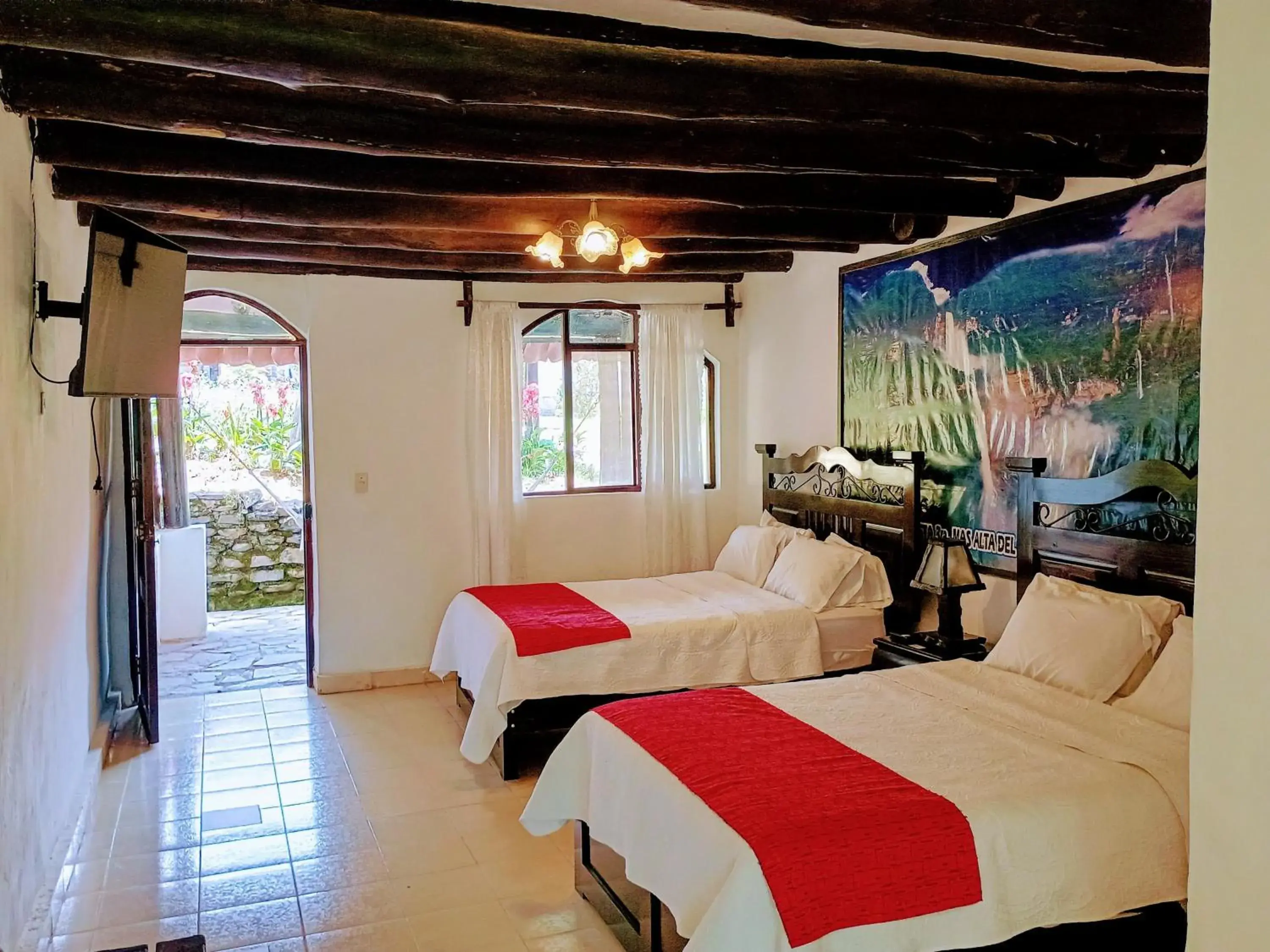 Superior Twin Room in Hotel Villa de Paris Superior Twin Room in Hotel Villa de Paris