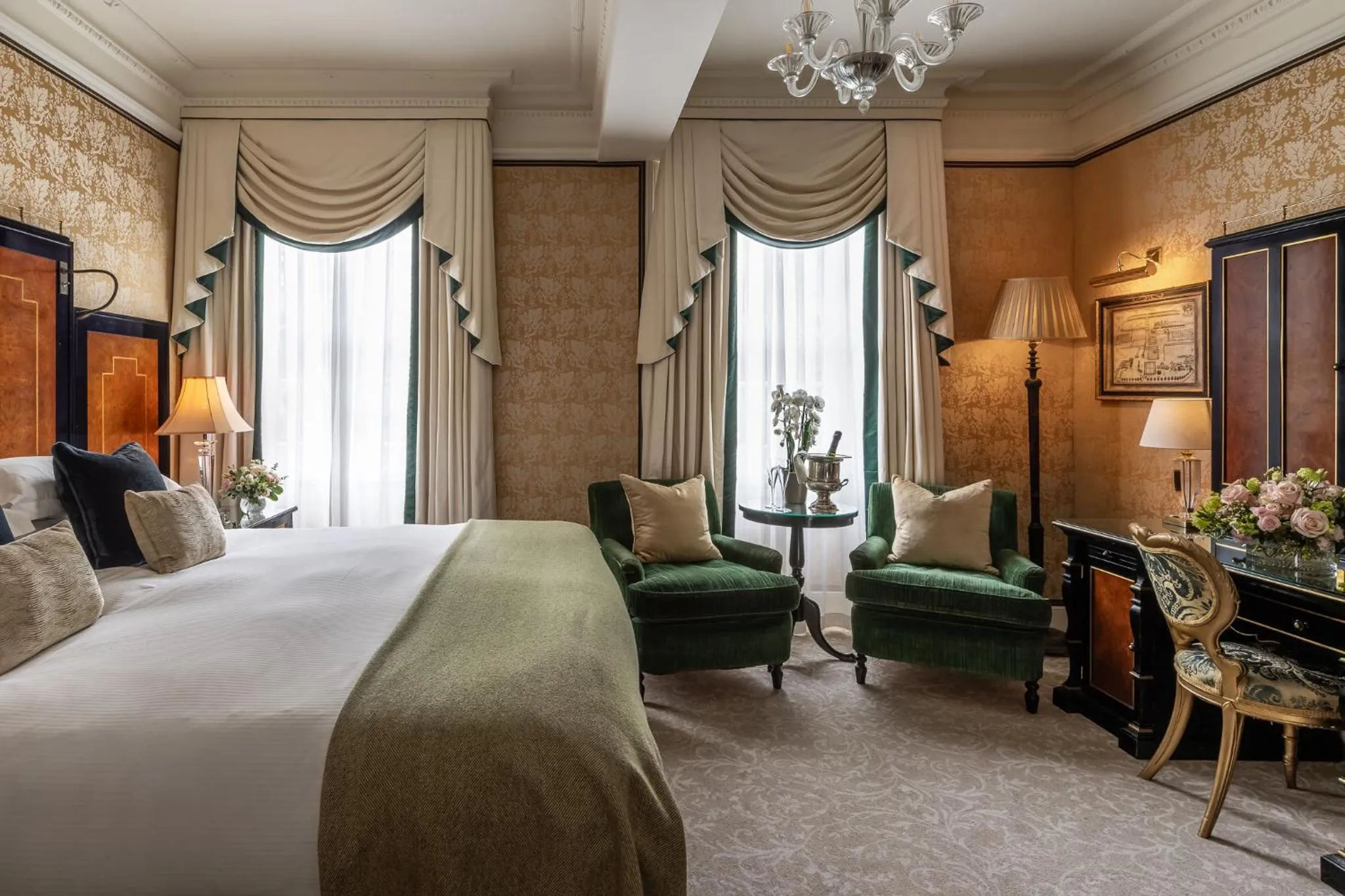 Seating area, Bed in The Goring