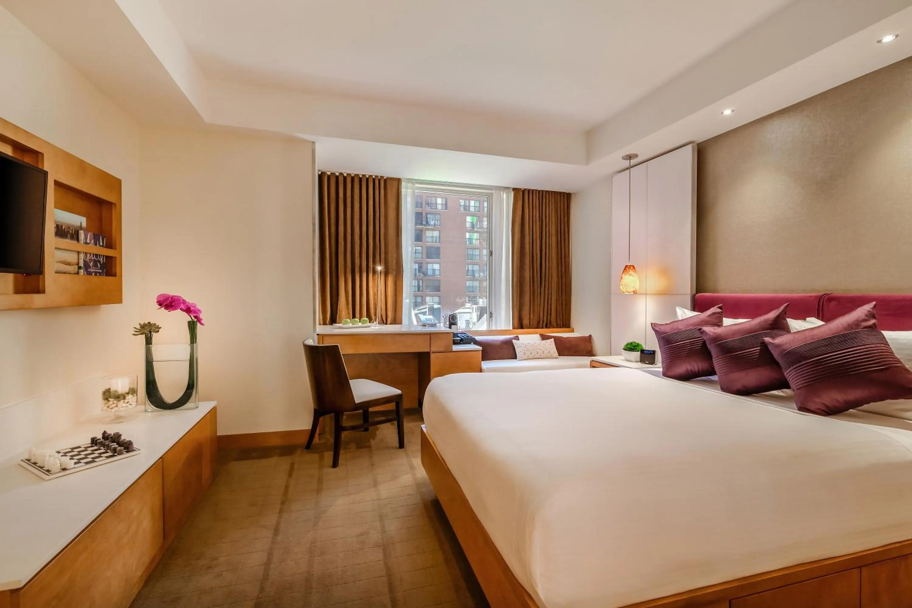 Photo of the whole room, Bed in Concorde Hotel New York