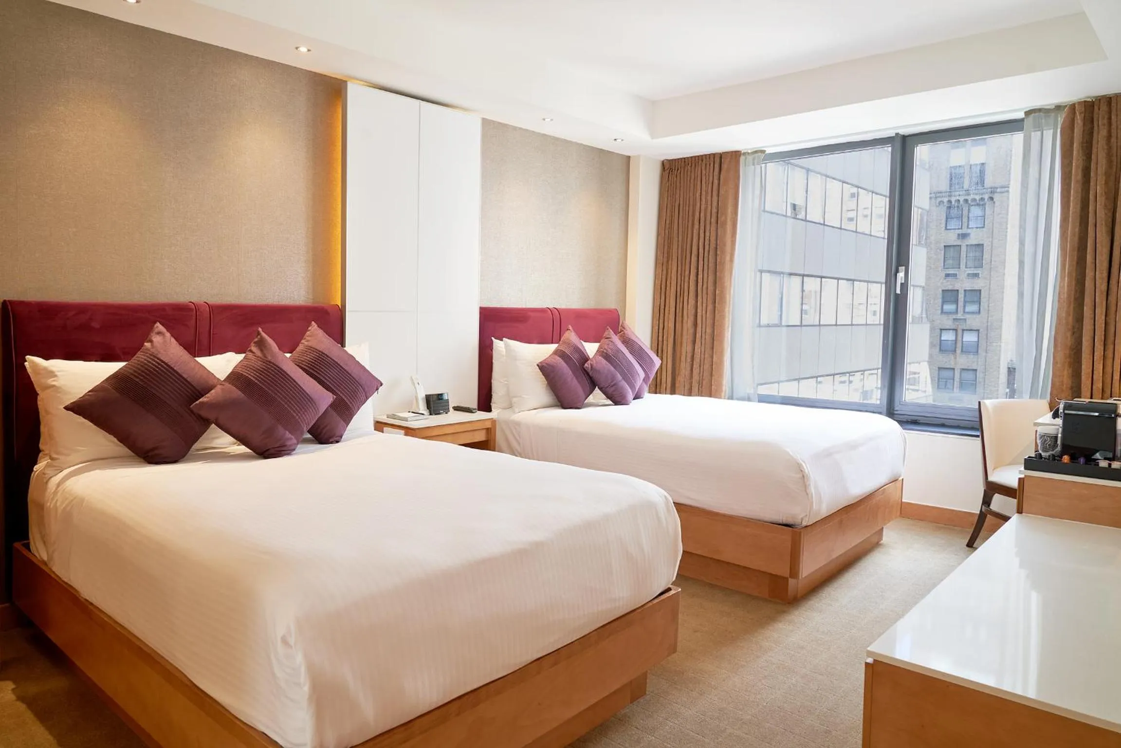 Photo of the whole room, Bed in Concorde Hotel New York