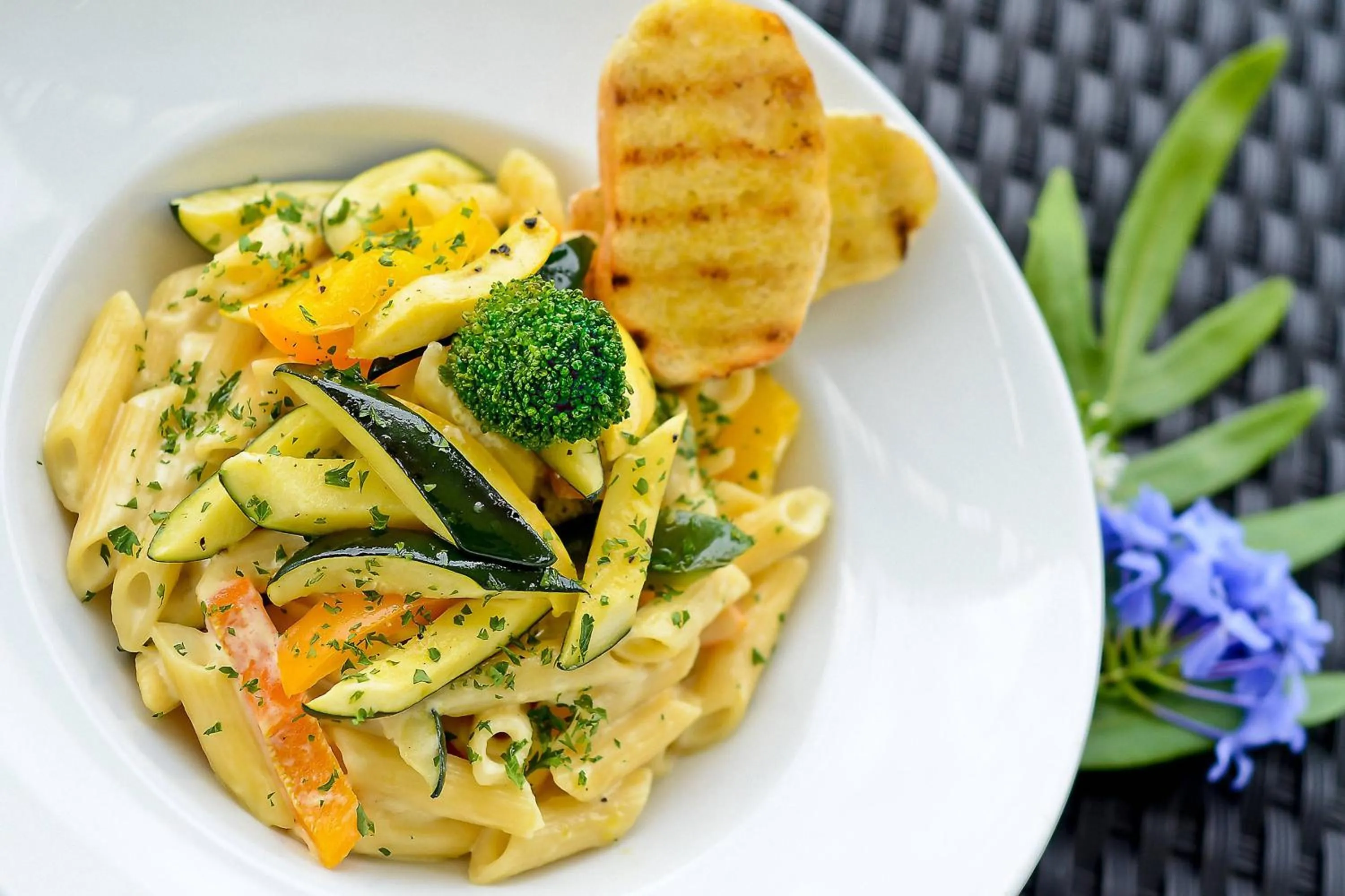 Restaurant/places to eat in Courtyard by Marriott Paramaribo