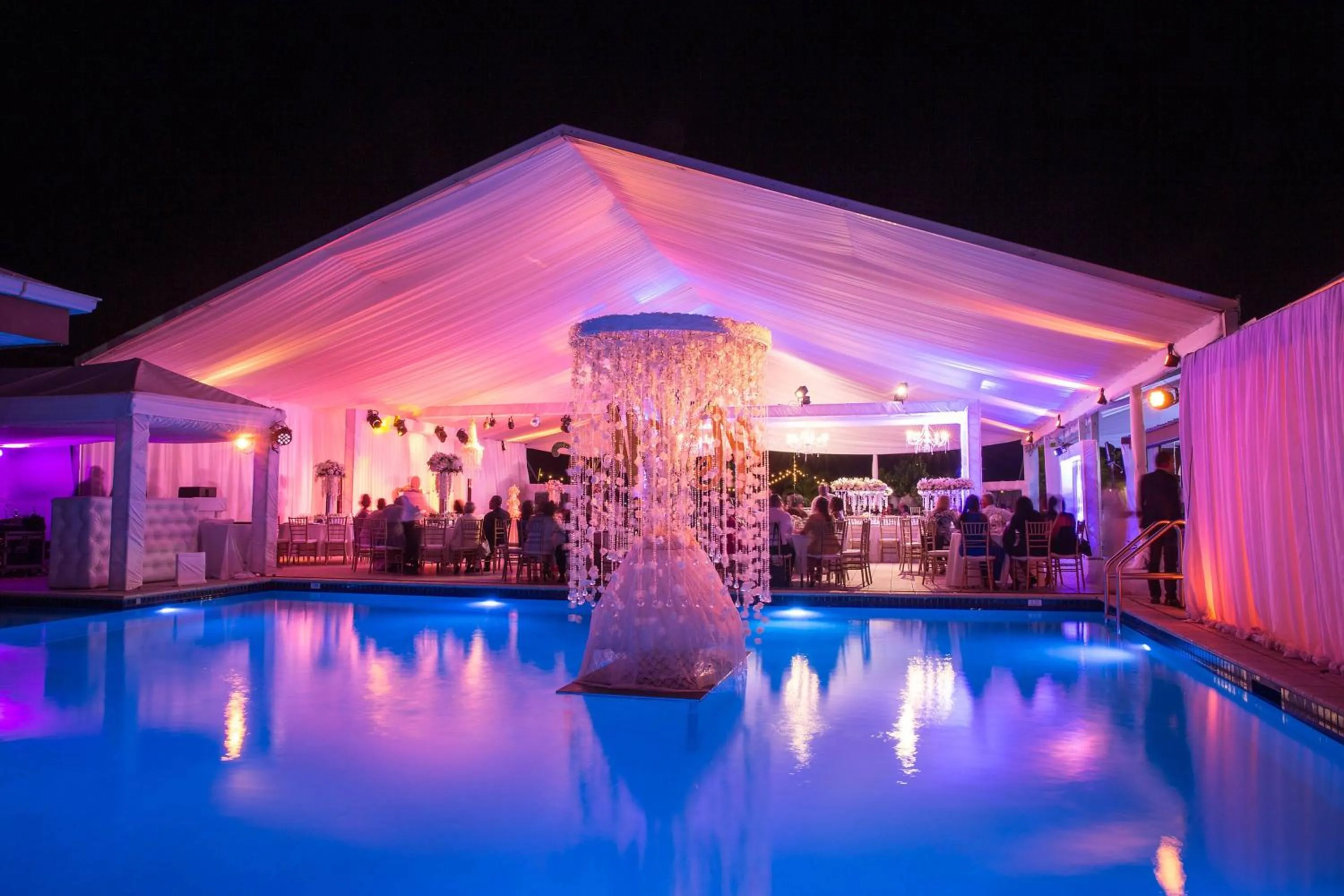 Swimming pool in Courtyard by Marriott Paramaribo