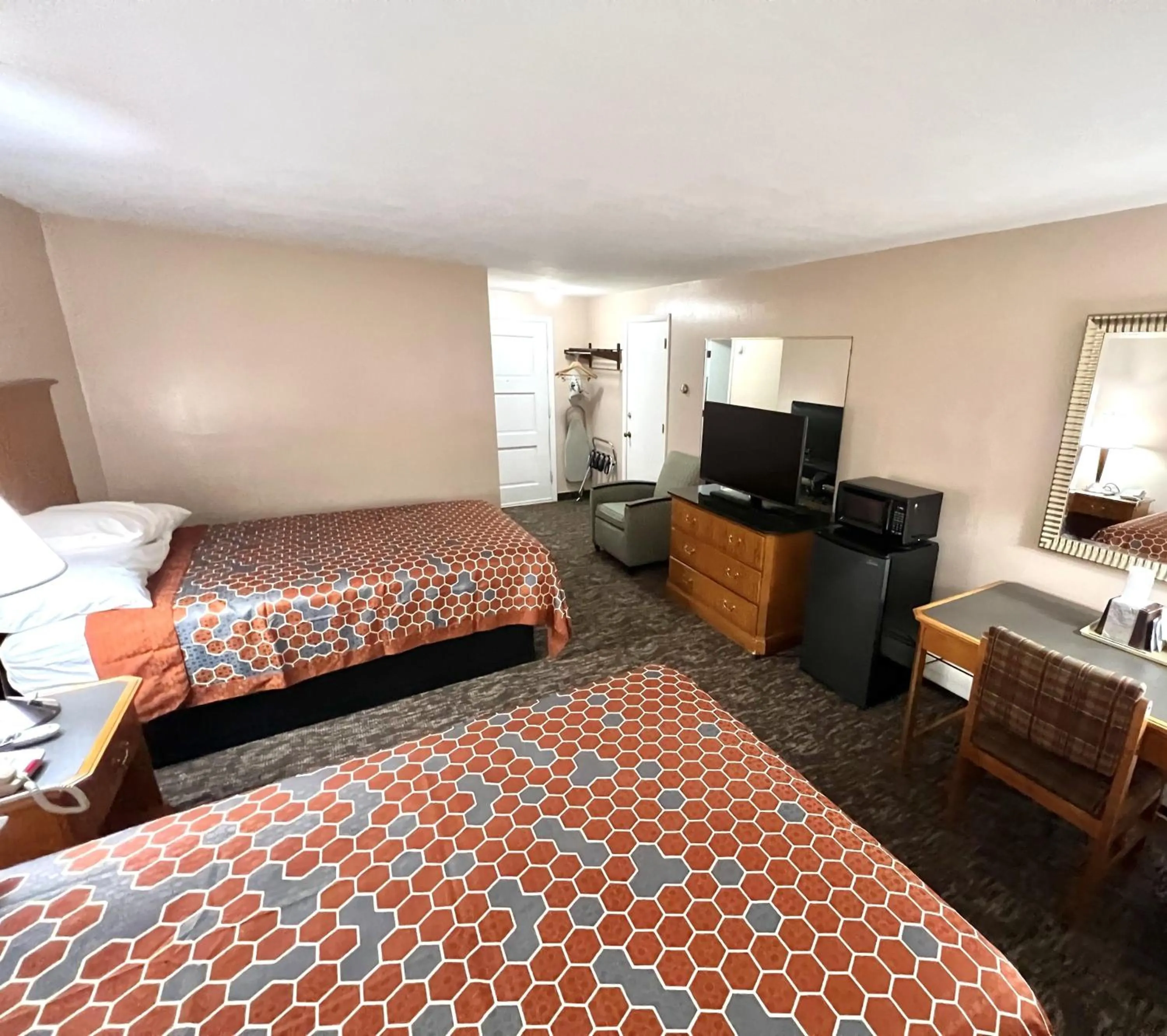 Photo of the whole room, Bed in Budget Inn Cicero