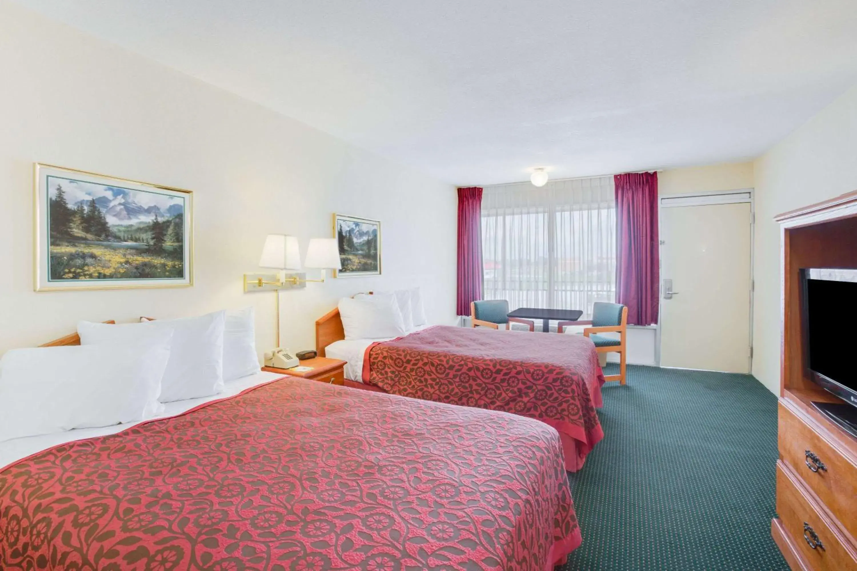 Photo of the whole room in Days Inn by Wyndham Newport Photo of the whole room in Days Inn by Wyndham Newport