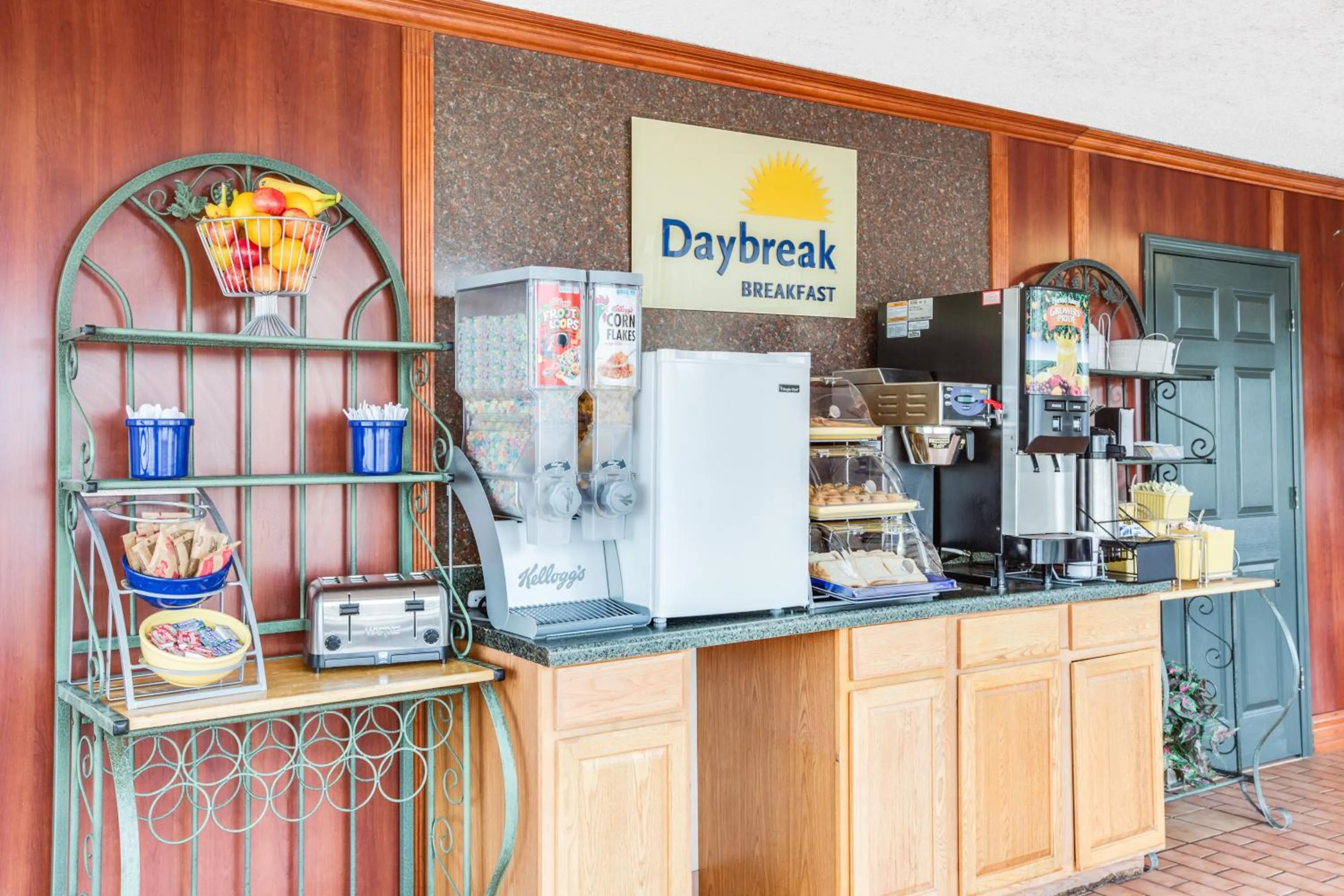 Dining area in Days Inn by Wyndham Newport