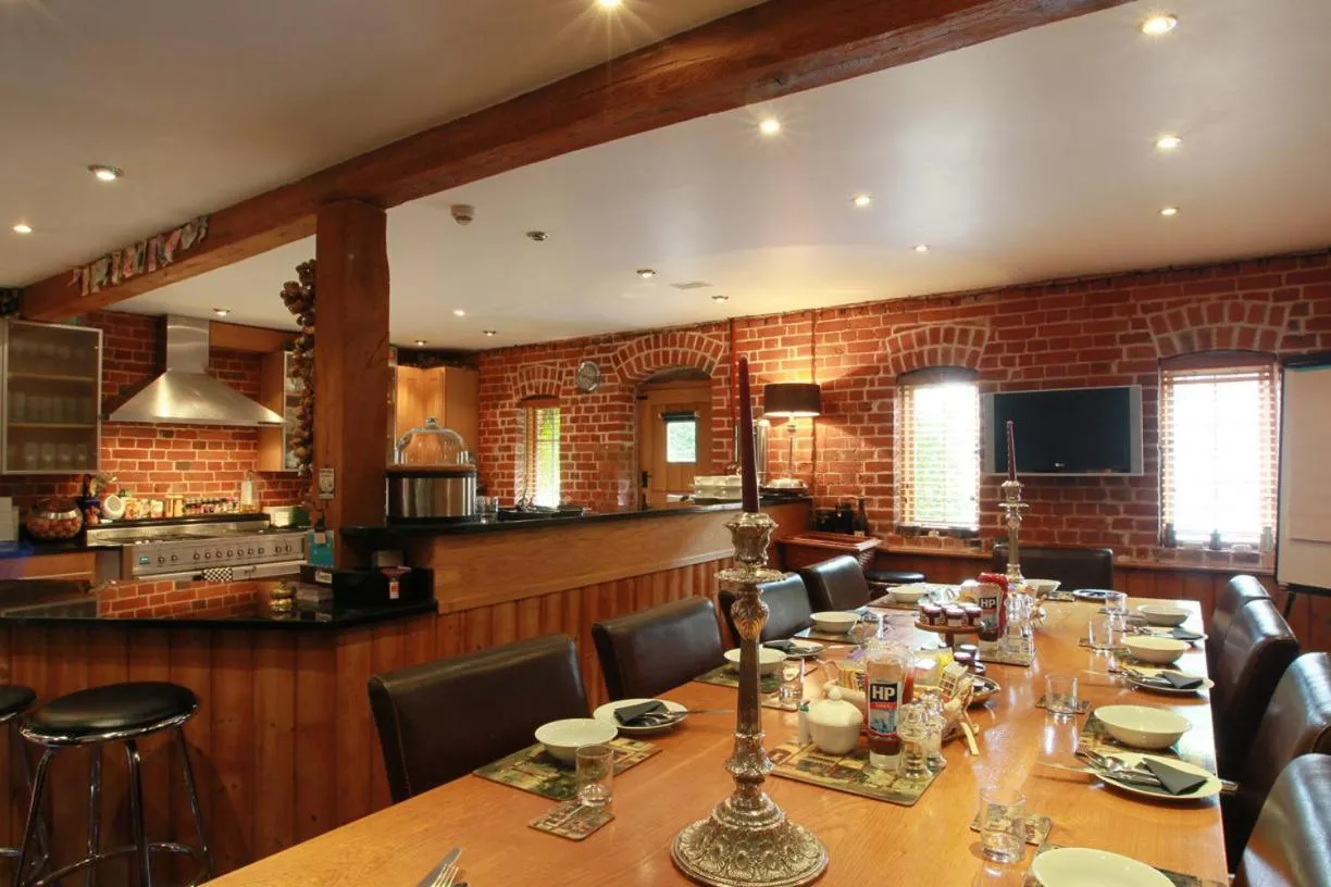 Restaurant/places to eat in Tonge Barn