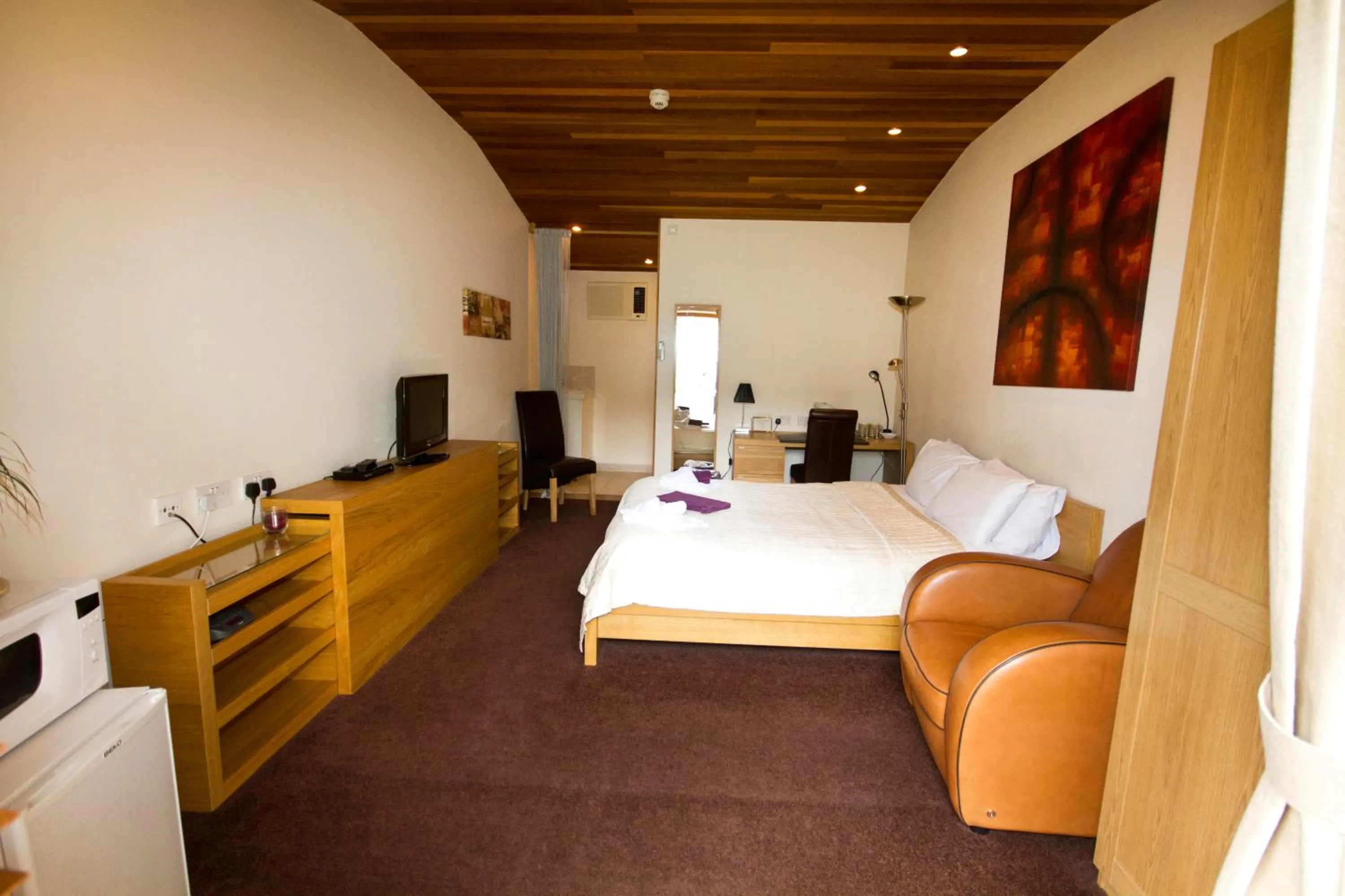 Photo of the whole room, Bed in Tonge Barn