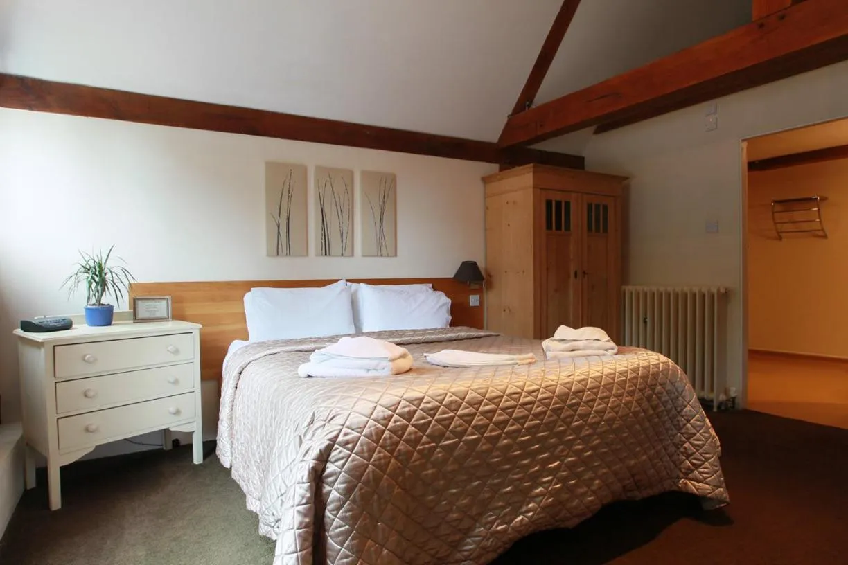 Photo of the whole room, Bed in Tonge Barn