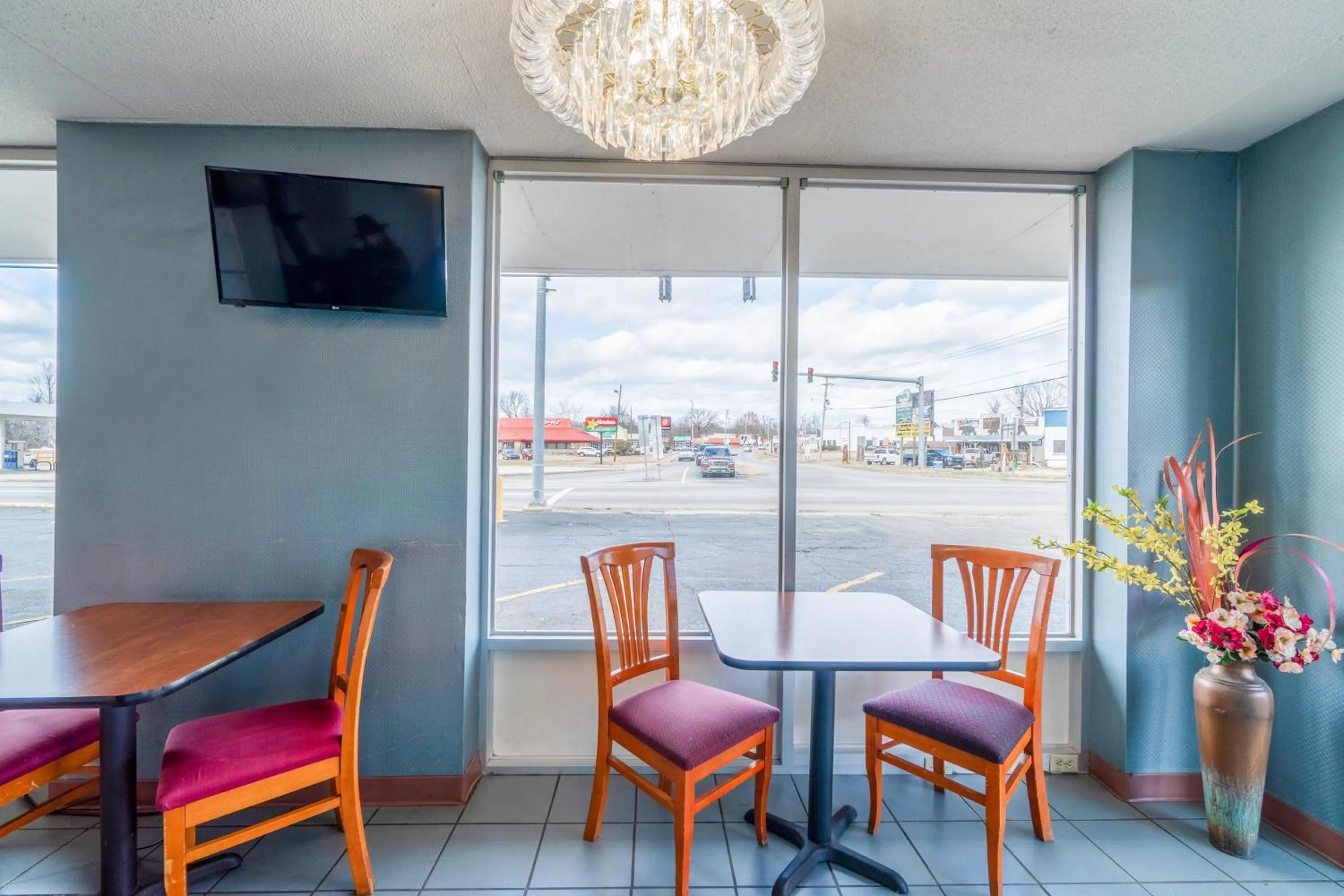 Lobby or reception in Ozark Junction mountain view by OYO