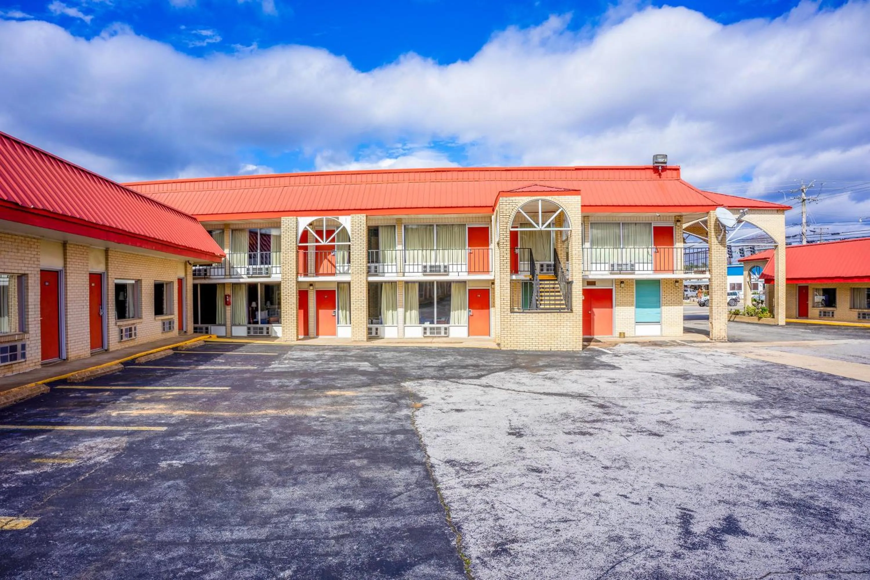 Facade/entrance in Ozark Junction mountain view by OYO