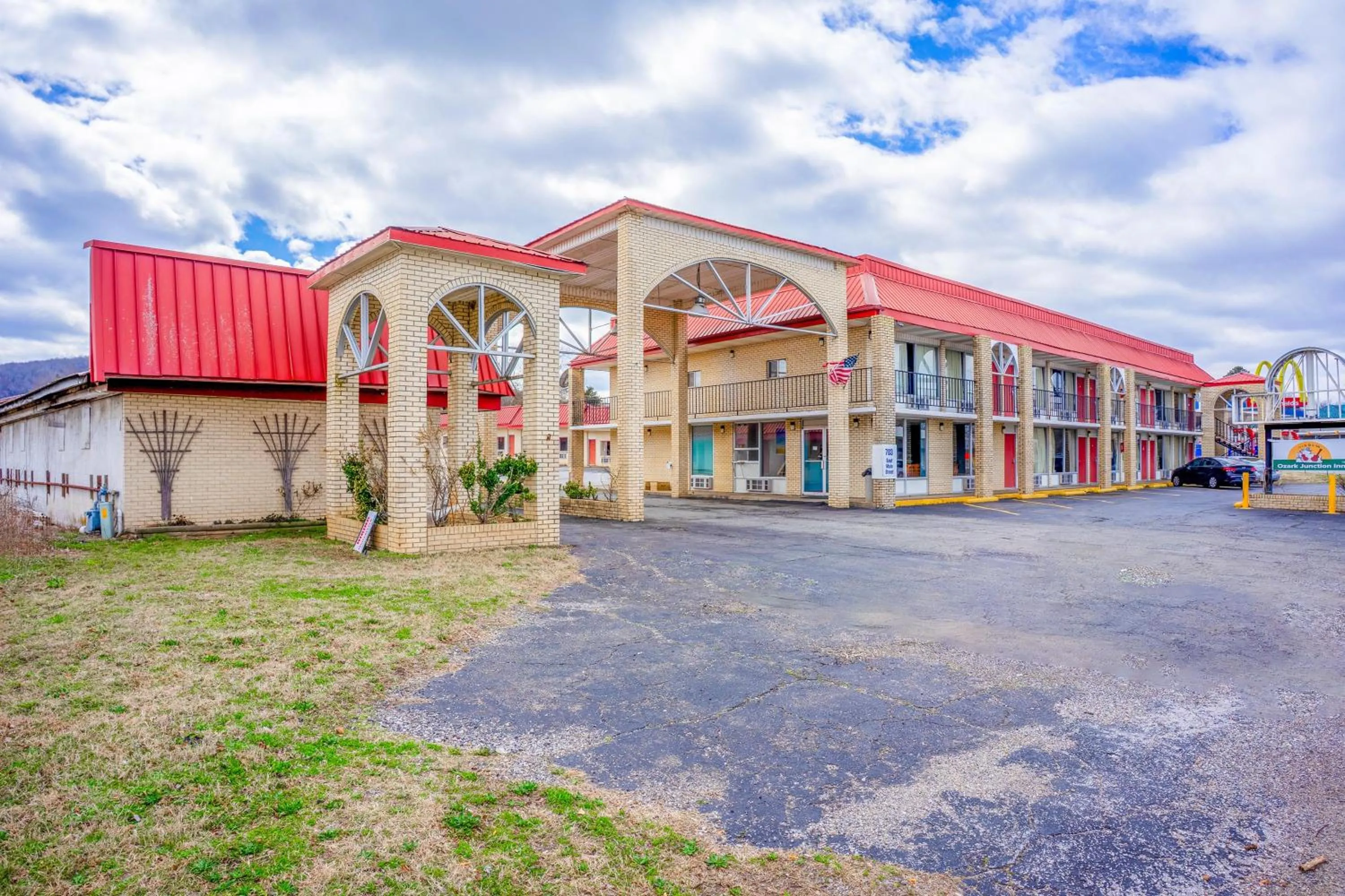 Facade/entrance in Ozark Junction mountain view by OYO