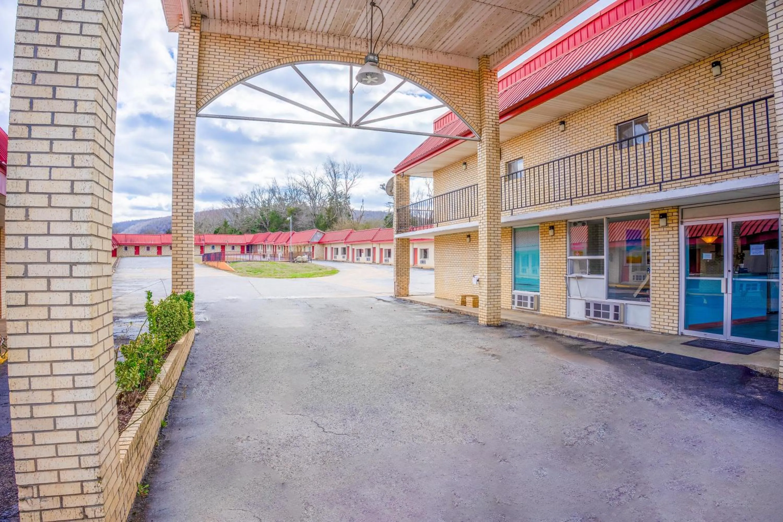 Facade/entrance in Ozark Junction mountain view by OYO