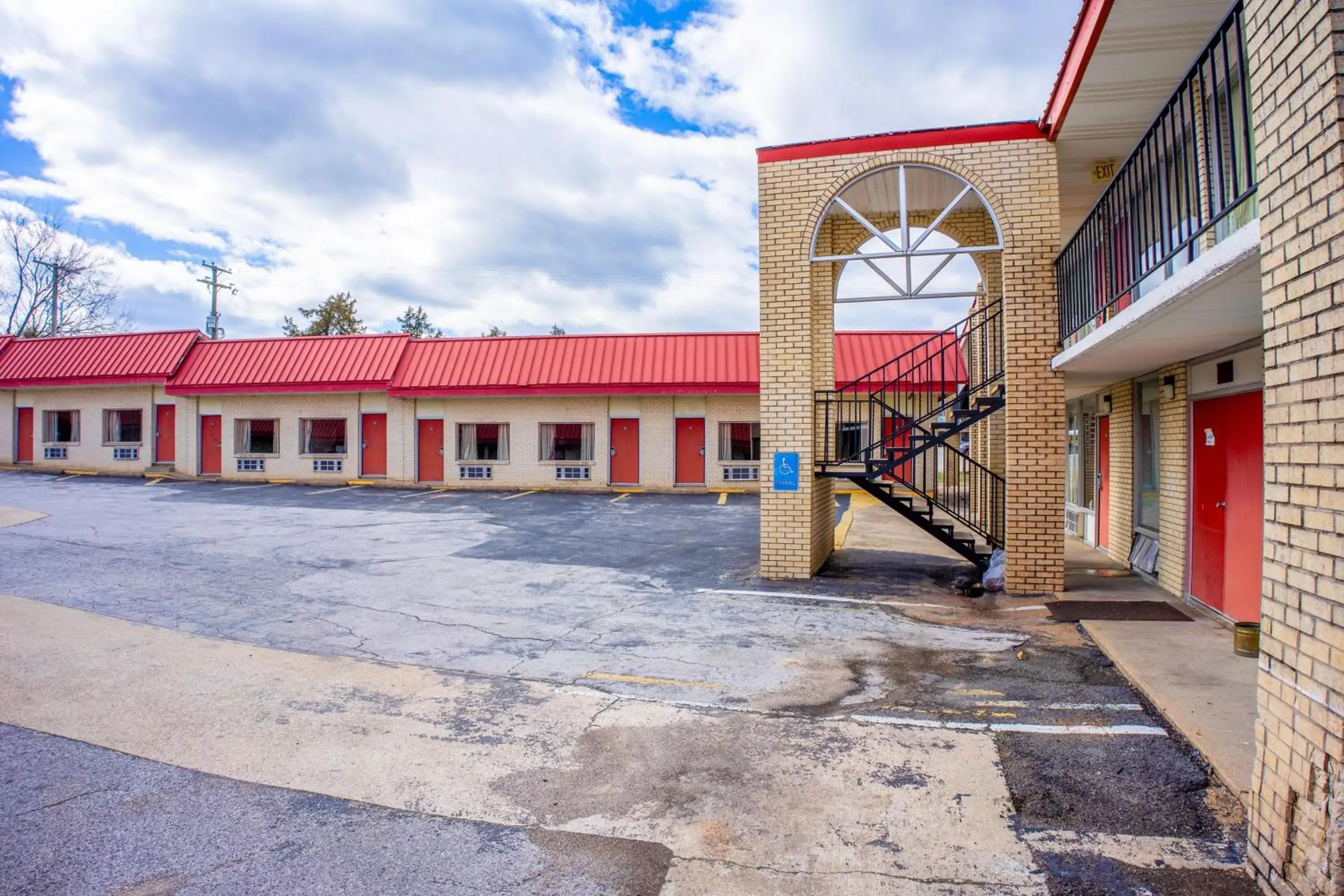 Facade/entrance in Ozark Junction mountain view by OYO Facade/entrance in Ozark Junction mountain view by OYO