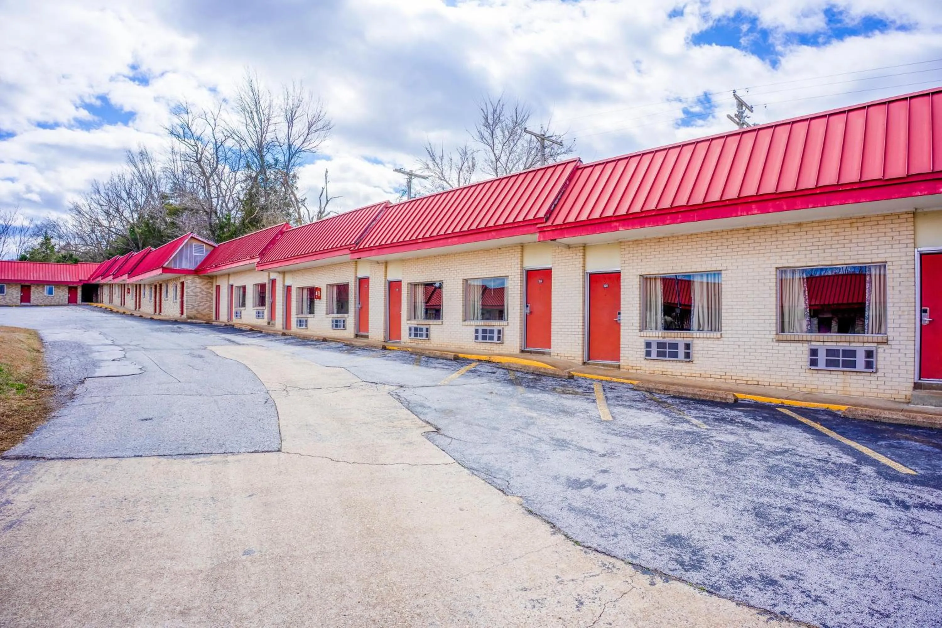 Facade/entrance in Ozark Junction mountain view by OYO