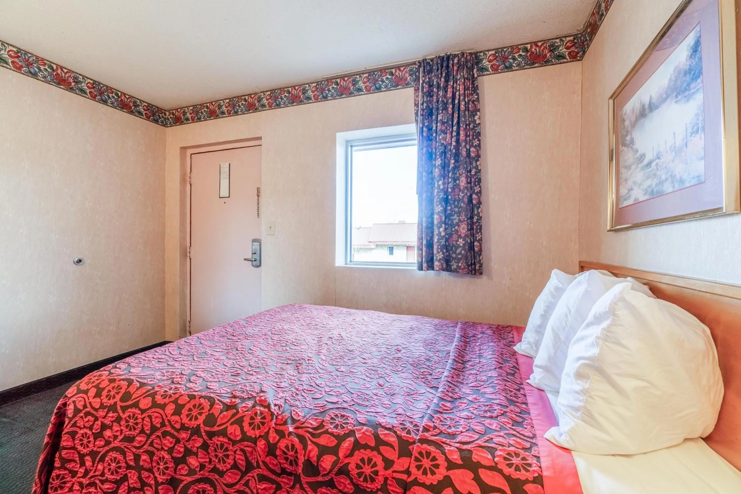 Bedroom, Bed in Ozark Junction mountain view by OYO