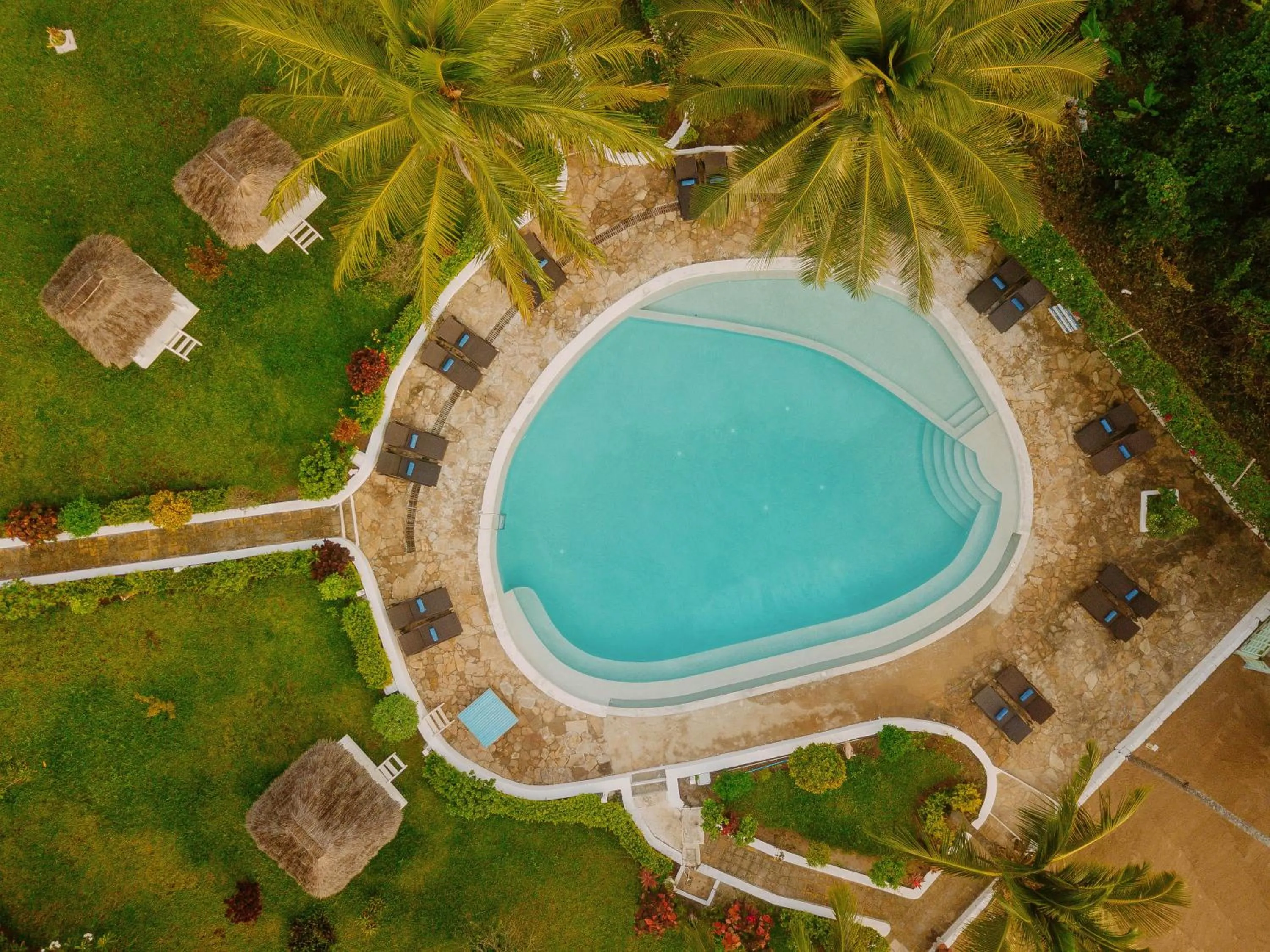 Swimming pool in Filao Beach by Sansi