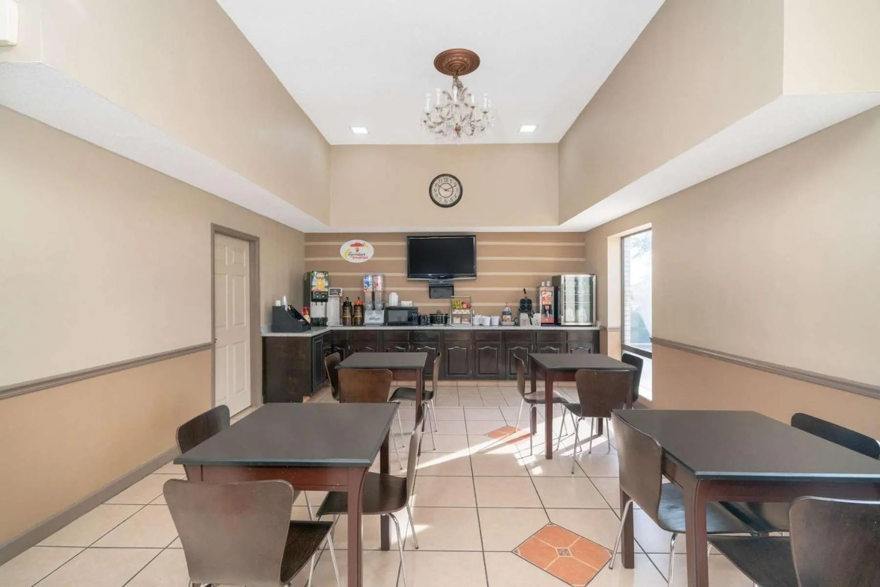 Coffee/tea facilities in Super 8 by Wyndham North Little Rock/McCain