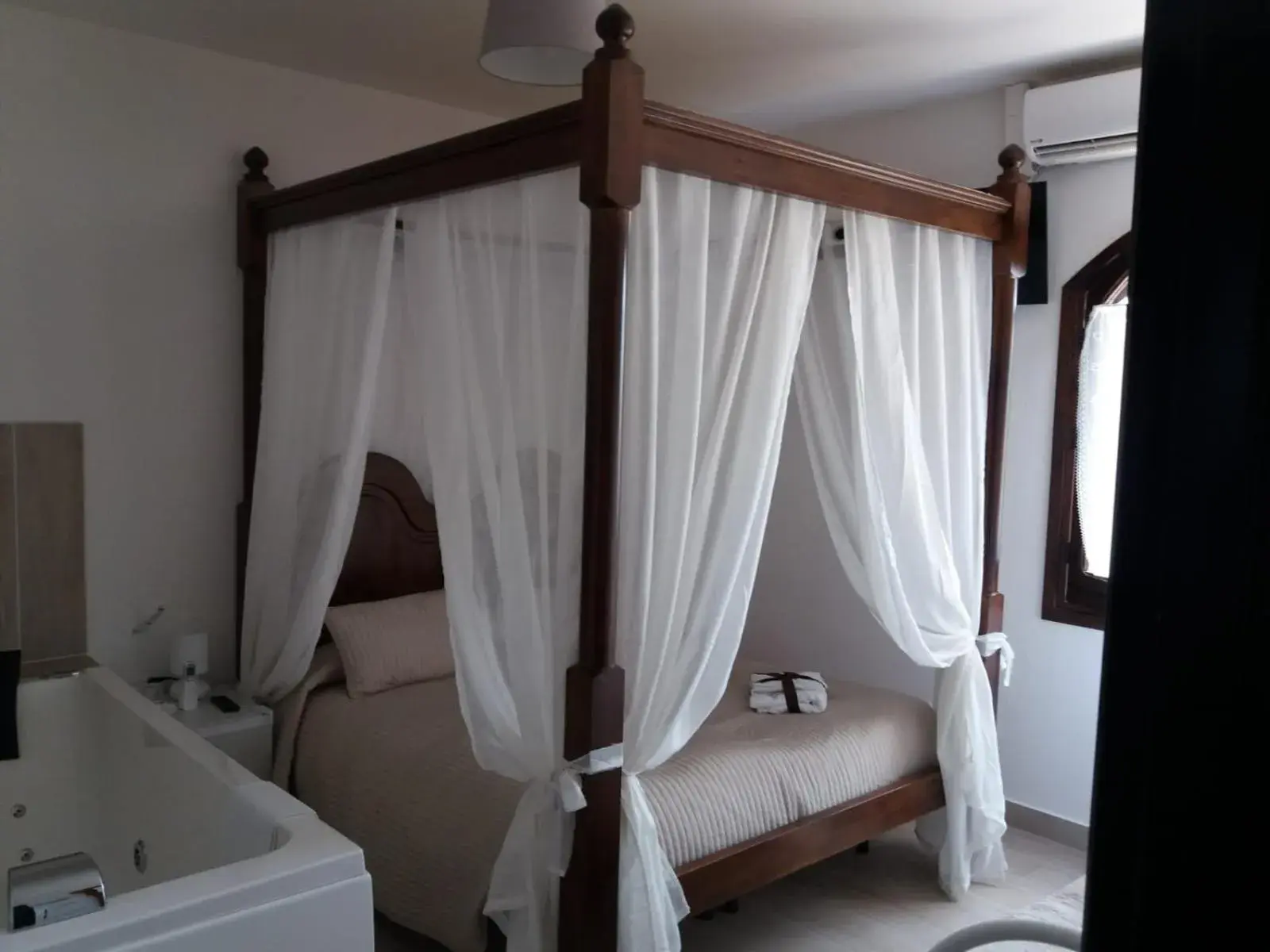 King Room with Spa Bath - single occupancy in Il Castello King Room with Spa Bath - single occupancy in Il Castello
