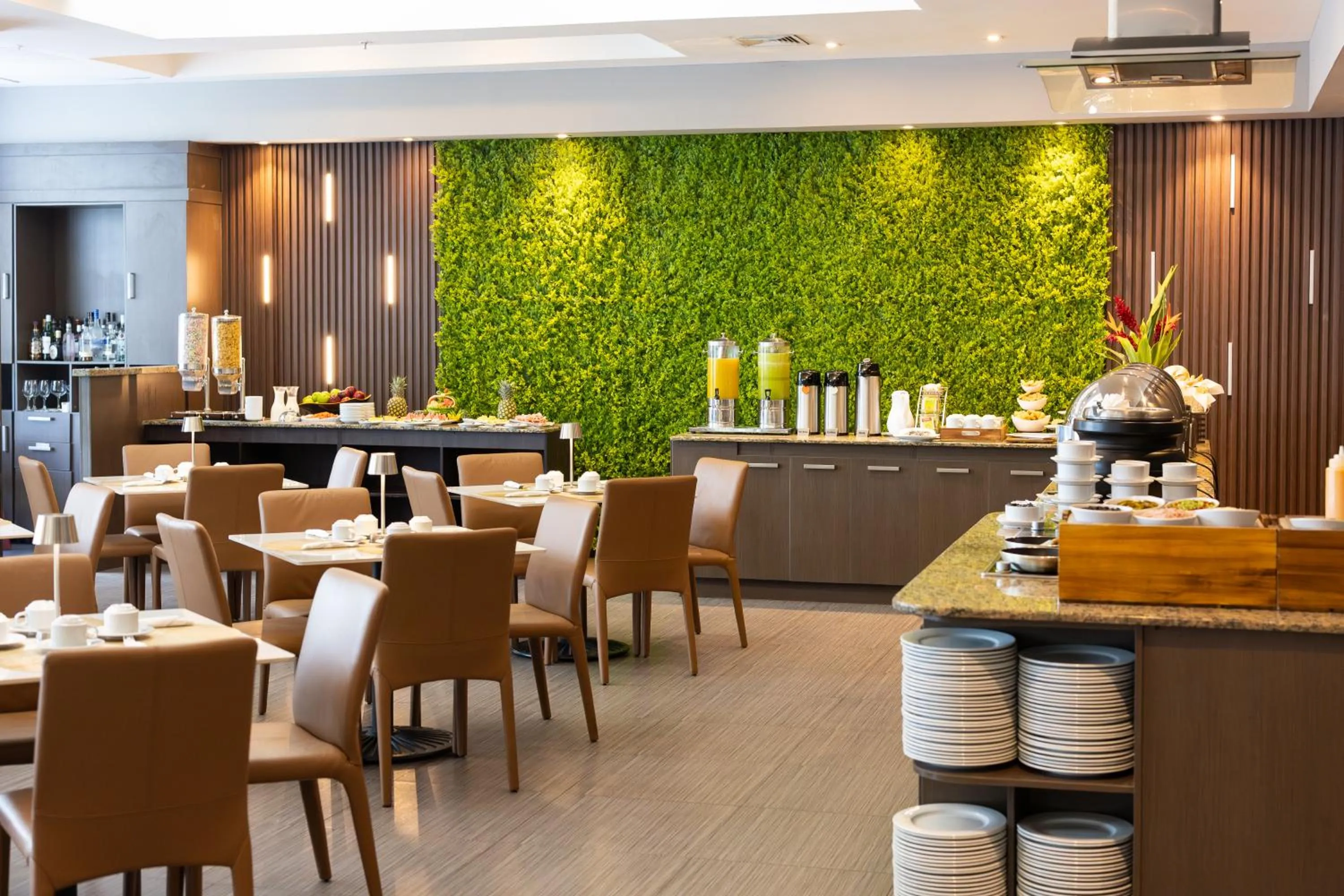 Restaurant/places to eat in Victoria Hotel and Suites Panama