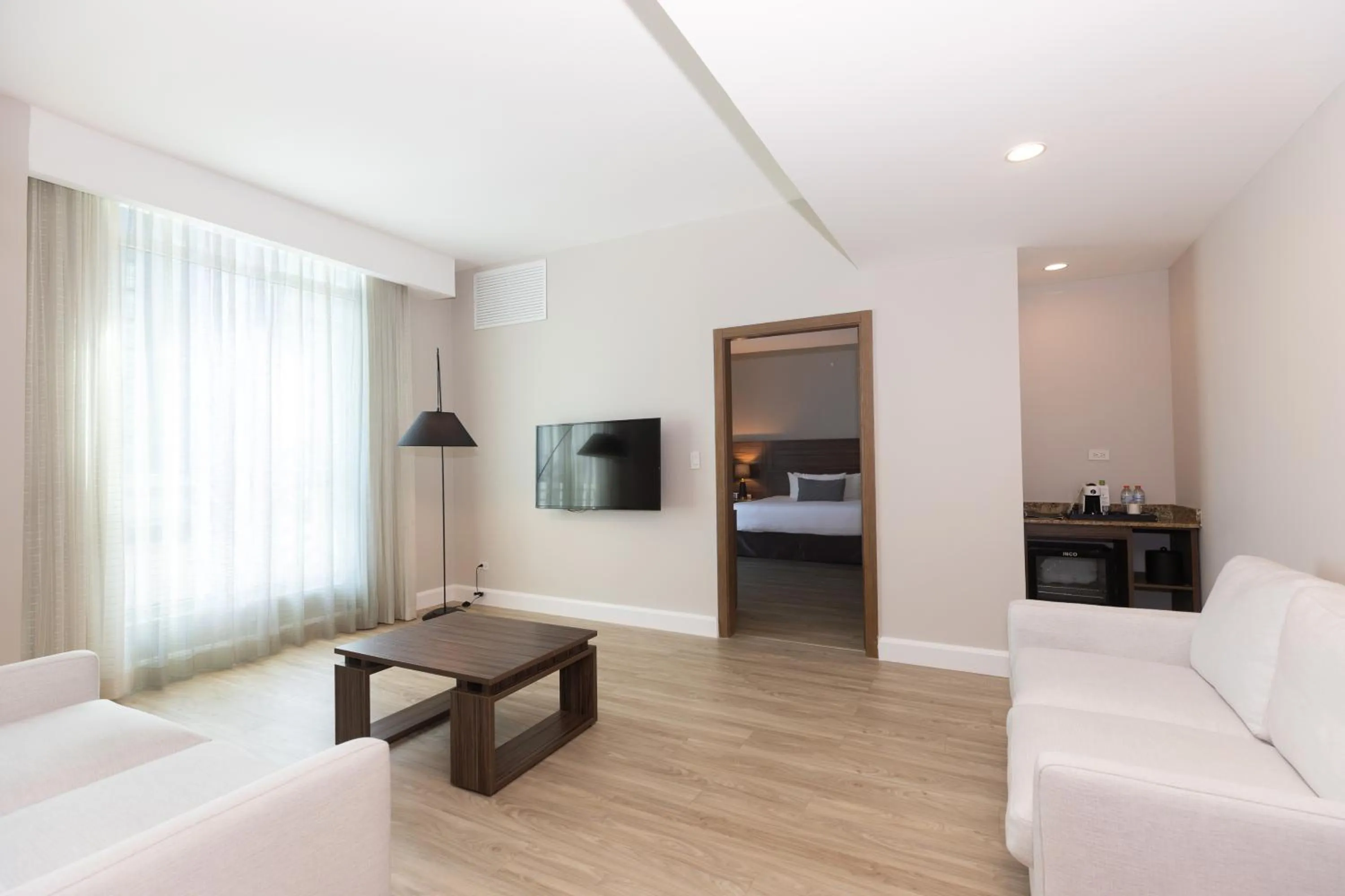 Bed in Victoria Hotel and Suites Panama