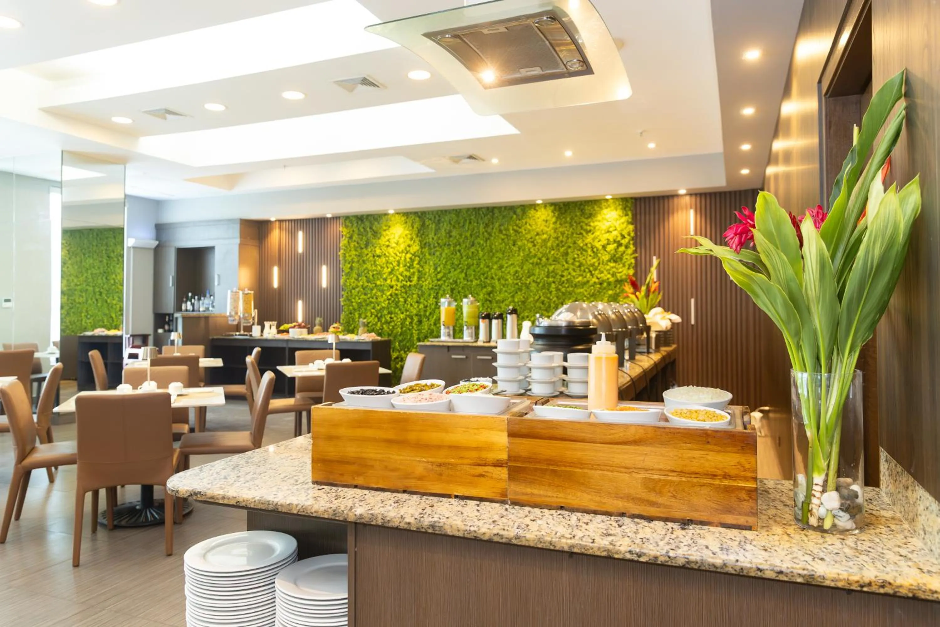 Restaurant/places to eat in Victoria Hotel and Suites Panama