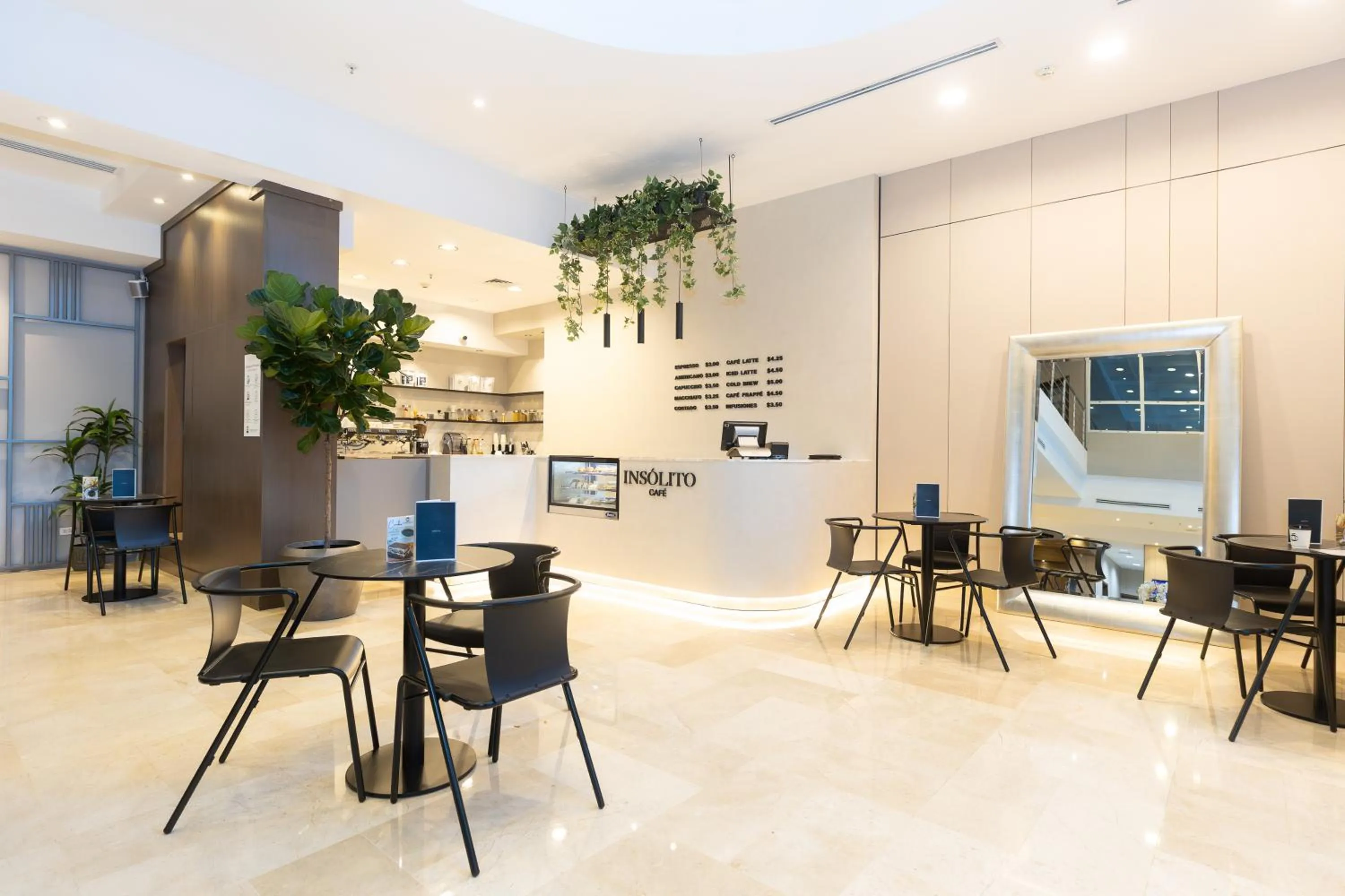 Restaurant/places to eat in Victoria Hotel and Suites Panama