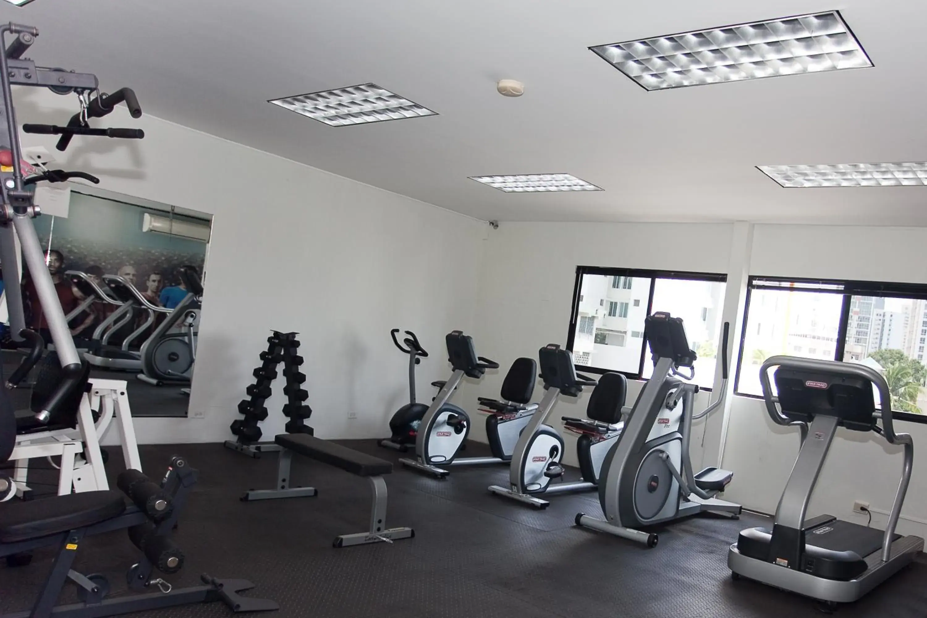 Fitness centre/facilities in Hotel Coral Suites Fitness centre/facilities in Hotel Coral Suites