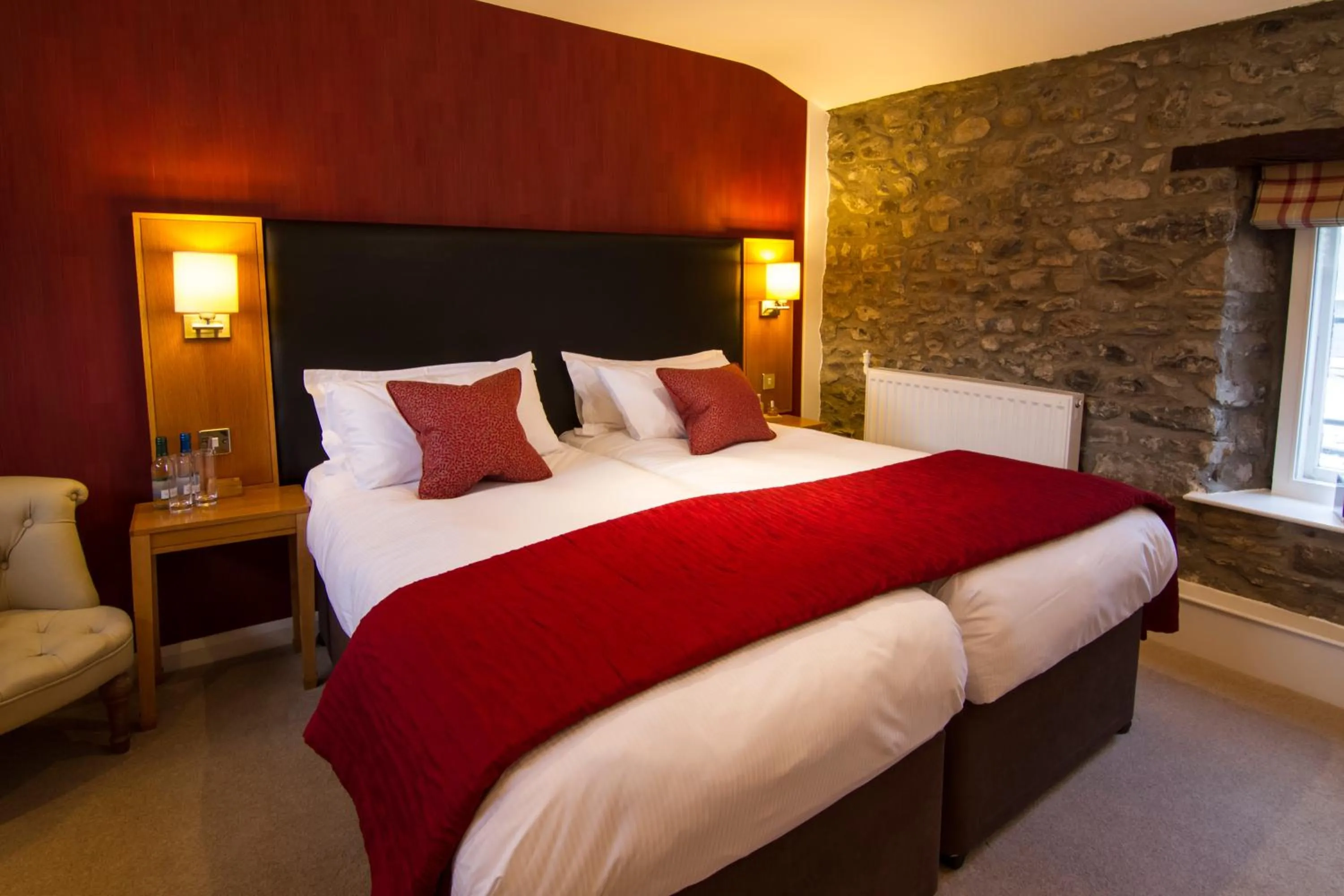 Photo of the whole room, Bed in Sun Inn